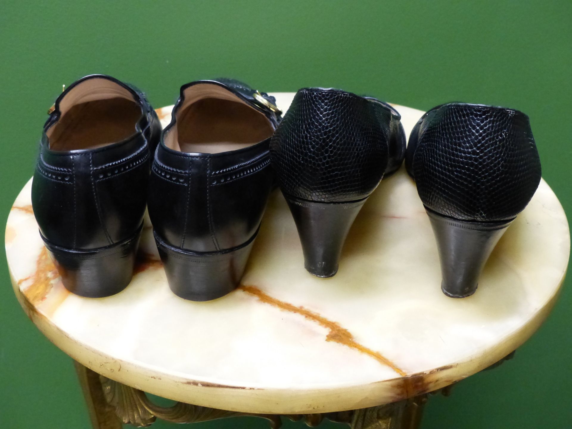 SHOES. TWO PAIRS TANINO CRISCI BLACK HEALS EUR SIZE 39. BLACK LOAFERS EUR SIZE 39. - Image 5 of 11