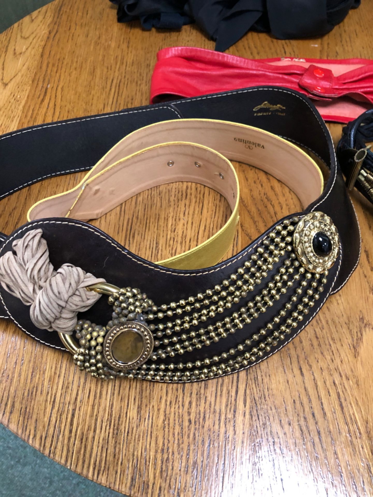 BELTS. A COLLECTION OF APPROXIMATELY 33 BELTS AND WAIST TIES TO INCLUDE, VALENTINO, BUGATTI,BMW, - Image 2 of 21