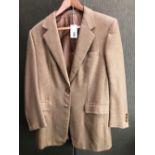 DONNA BRIONI ROMA SAND COLOUR BLAZER. SHOULDER TO CUFF 58cm SHOULDER TO HEM 79cm PIT TO PIT 50 cm