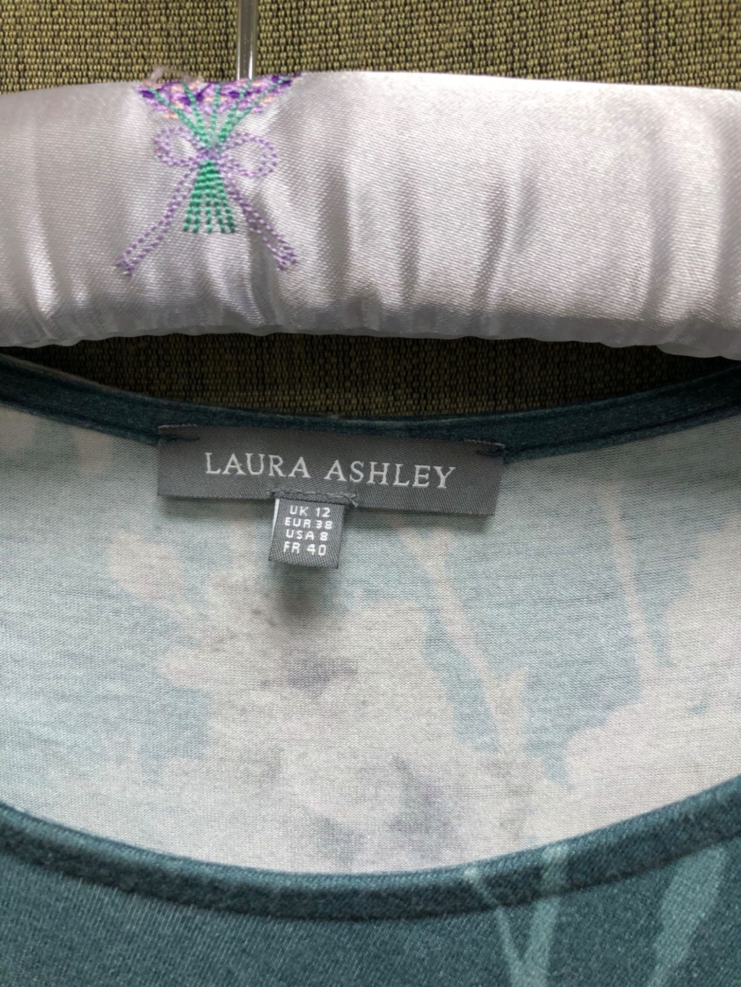 A LAURA ASHLEY GREEN JACKET WITH FLORAL DESIGN UK SIZE 12, TOGETHER WITH A LAURA ASHLEY FLORAL DRESS - Image 7 of 12