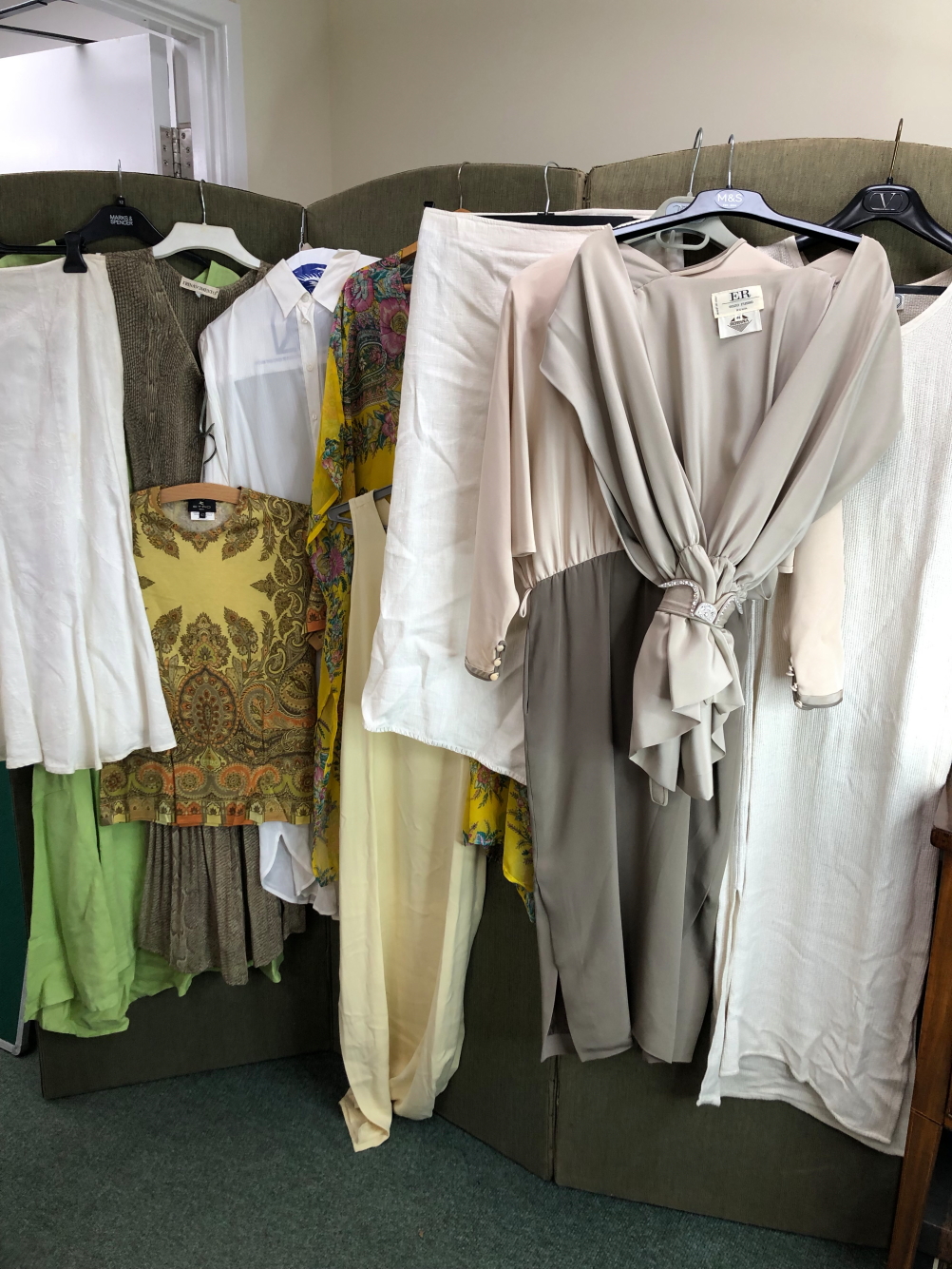 LADIES DRESSES TO INCLUDE, LAPERLA SIZE 44 BAHAMA CRUISE MEDIUM, ROBINA SIZE 46, A GREEN LINEN