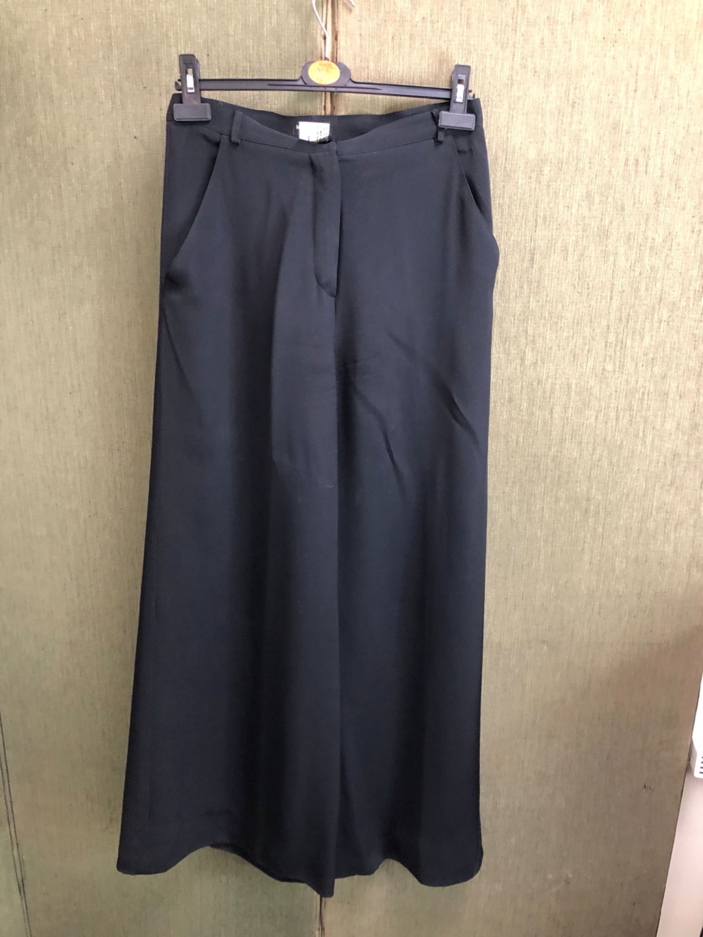 A PAIR OF WIDE LEGGED BLACK TROUSERS BY MARIO BORSATO COUTURE SIZE 44 AND A BLACK MARIO BORSATO - Image 16 of 25