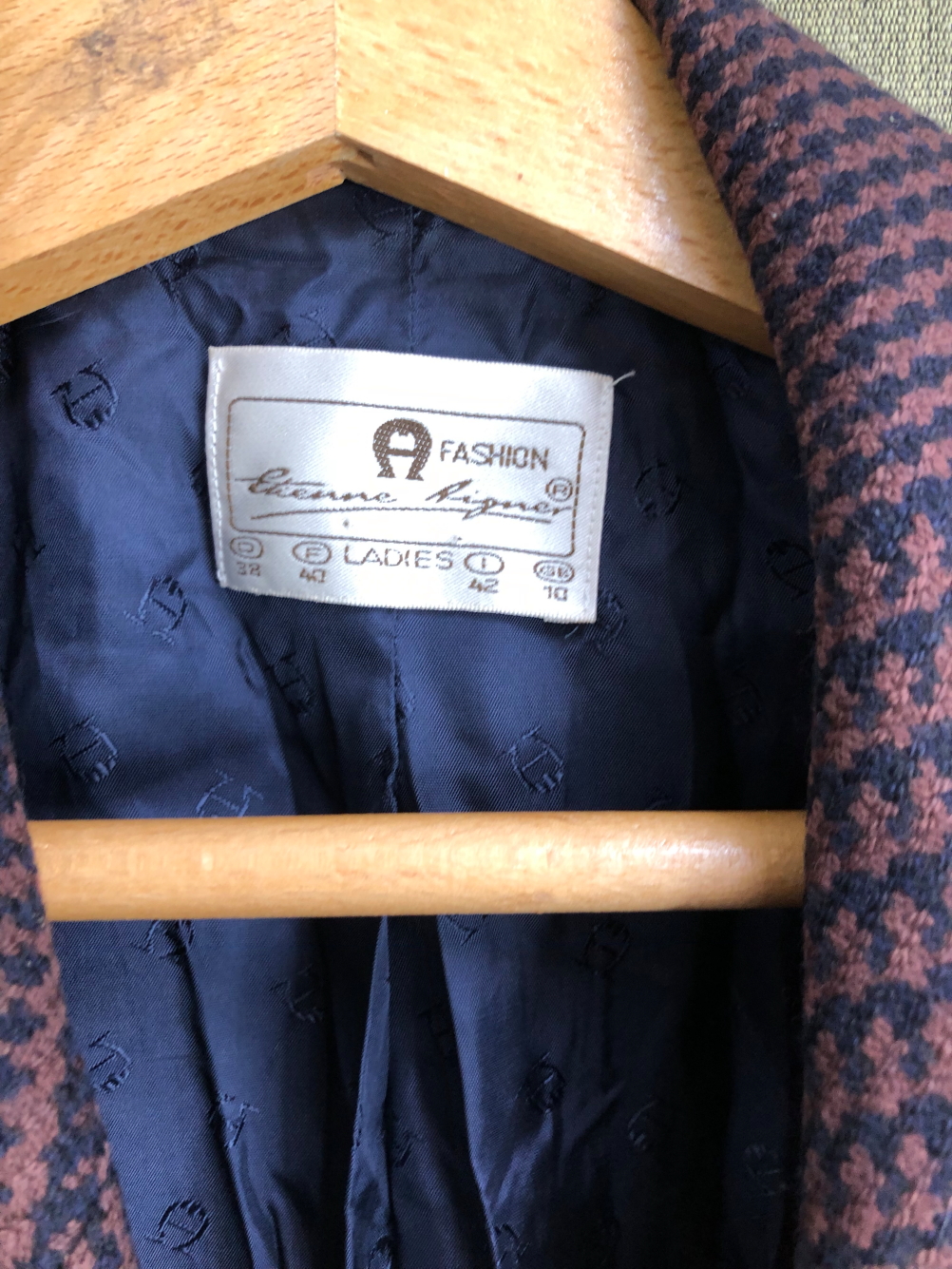 JACKET. HARRY HALL, MADE IN ENGLAND 100% WOOL AND LINED CHECK JACKET PIT TO PIT 43cms, SHOULDER TO - Image 10 of 11