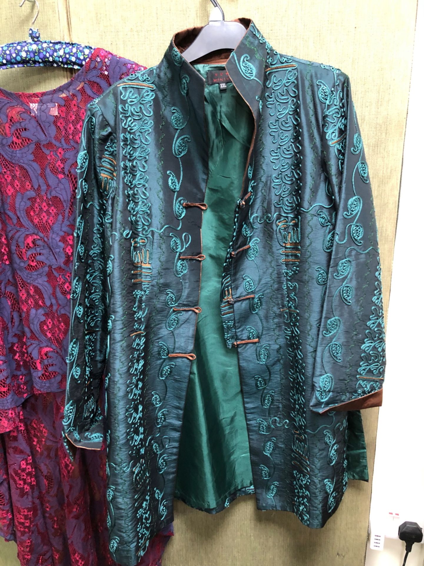 A MINIYA GREEN EMBROIDERED TUNIC JACKET LABEL SIZE XXL, A EAST GREEN LINEN LONG SHIRT SIZE 10, A - Image 3 of 12