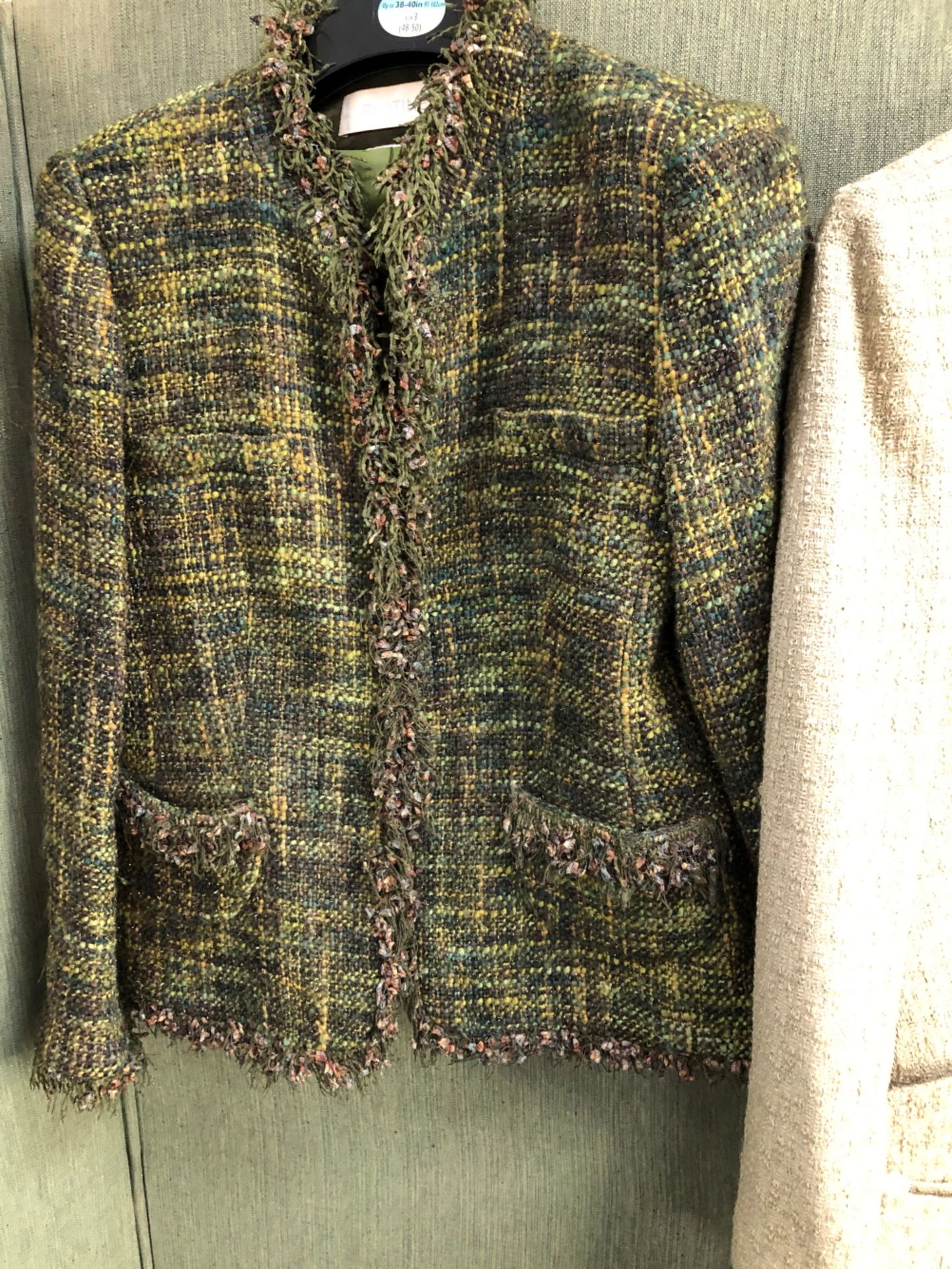 A OLIVE GREEN WOOL BLEND LADIES JACKET SIZE 44 AND MATCHING SKIRT ALSO SIZE 44, TOGETHER WITH A - Image 7 of 9