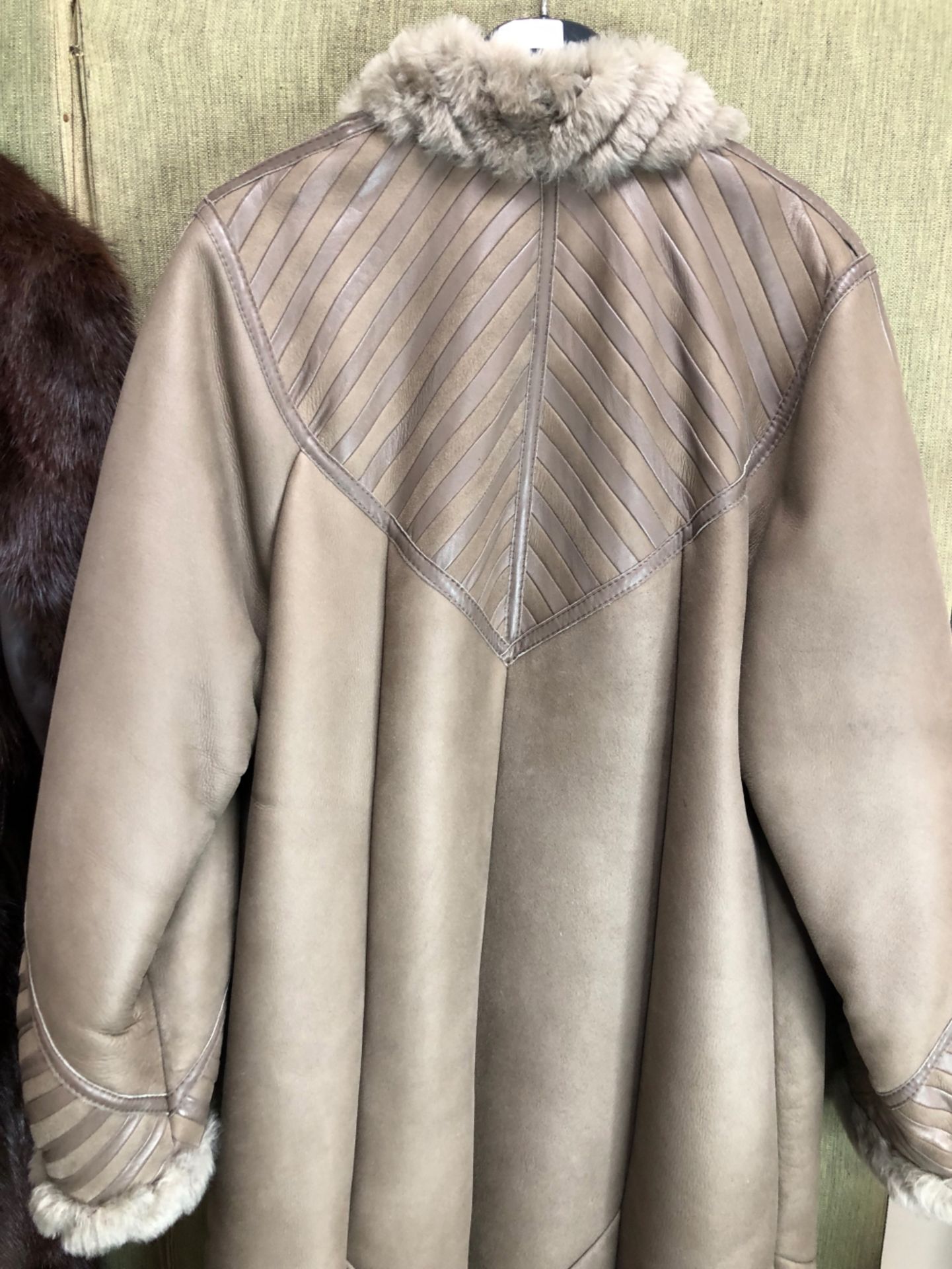 JACKET. A BROWN KESTILA TURKU FINLAND LEATHER FULL LENGTH COAT SIZE 12 WITH FAUX FUR LINING, - Image 15 of 15