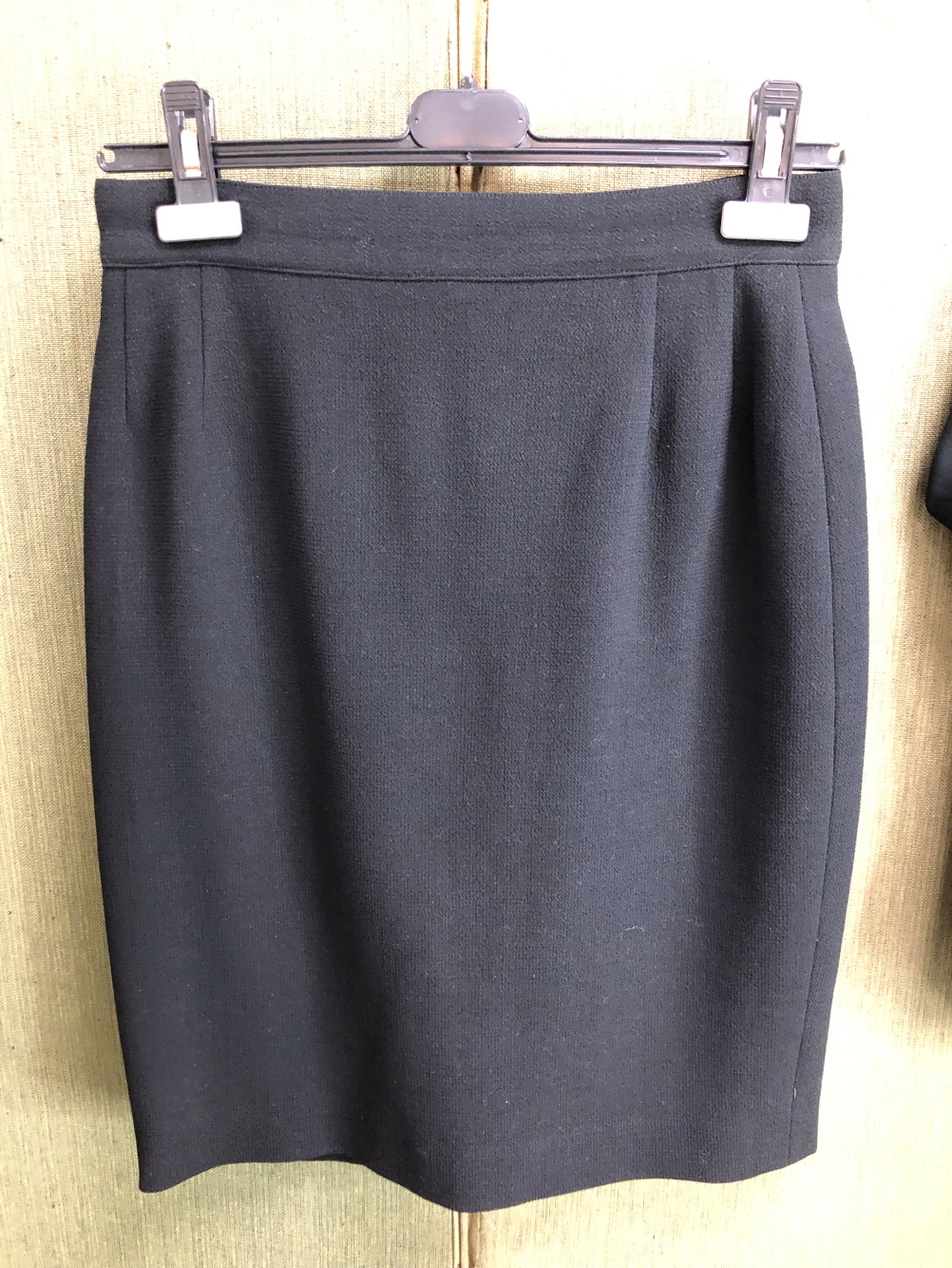 A GENNY BLACK WOOL SKIRT GB 34, A PAIR OF BLACK JOSEPH TROUSERS SIZE 42, A BLACK RENA LANGE T-SHIRT, - Image 11 of 16