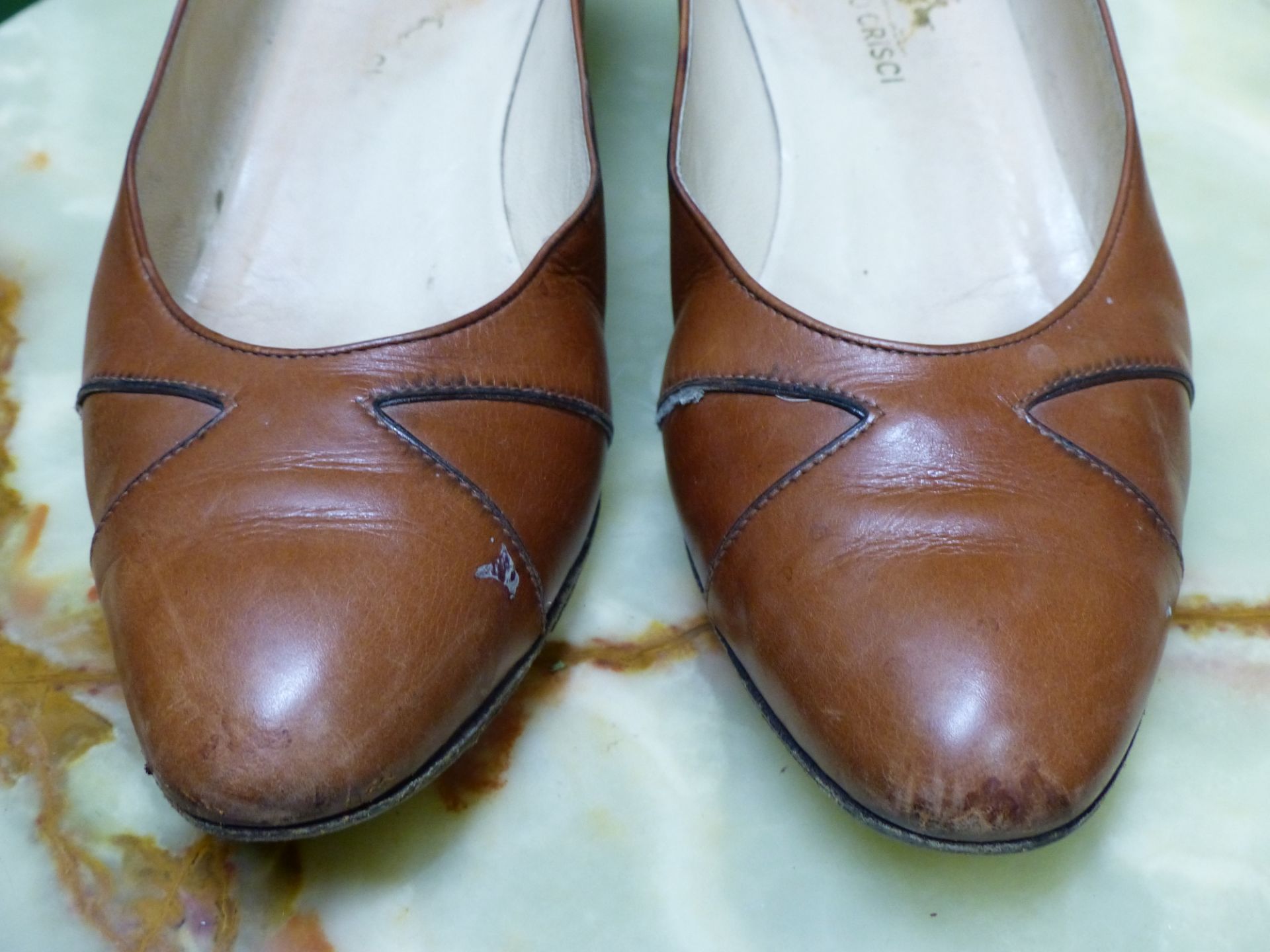 SHOES. UNUTZER BURGUNDY LOAFERS EUR SIZE 40 (BOX) CAPUCINE BROWN SUEDE HEALS UK SIZE 6, AND TANINO - Image 9 of 15