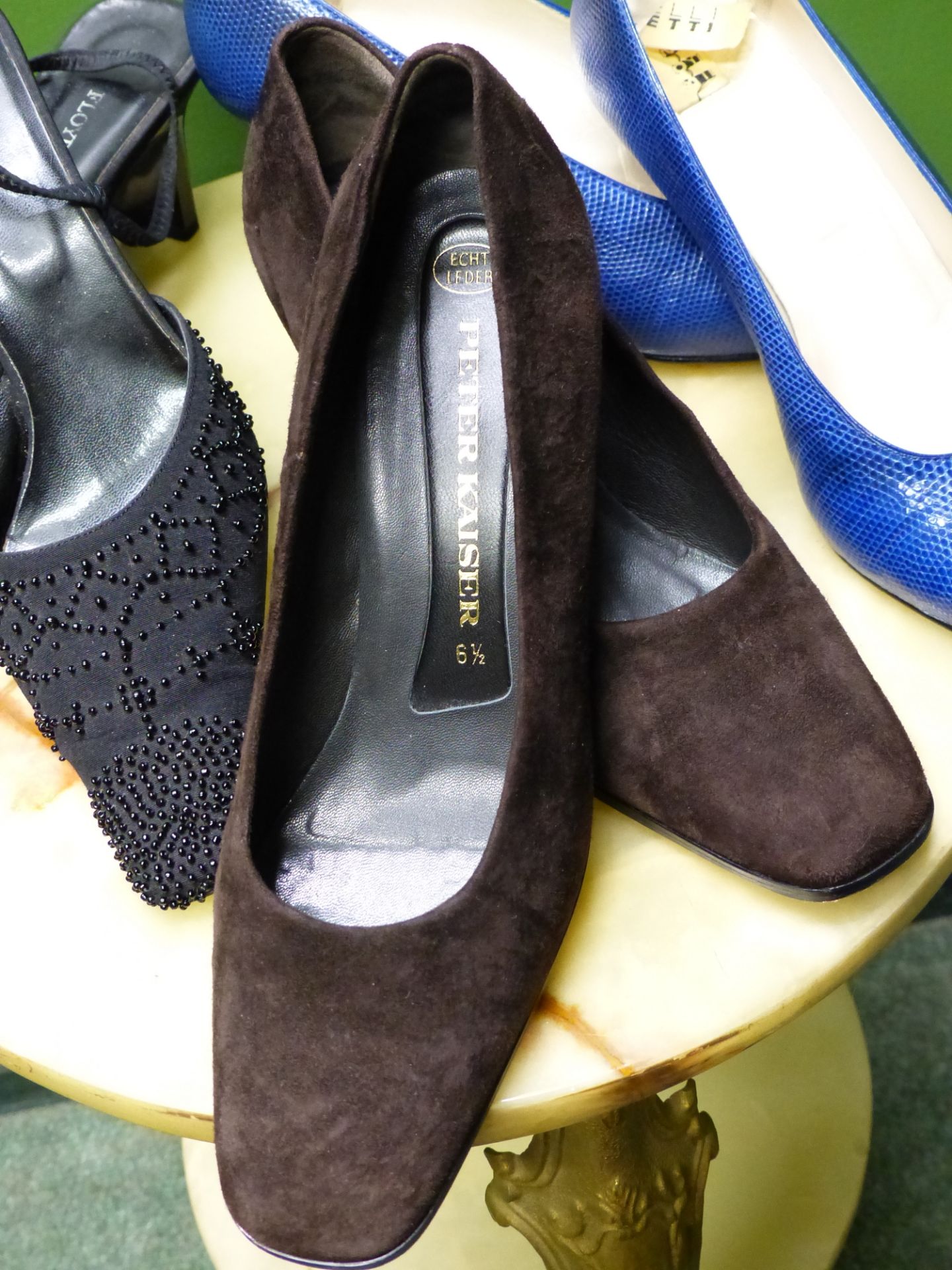 SHOES. FRATELL ROSSETTI BLUE CROC STYLE EUR SIZE 39.5, TOGETHER WITH PETER KAISER CAFE SUEDE UK SIZE - Image 2 of 12