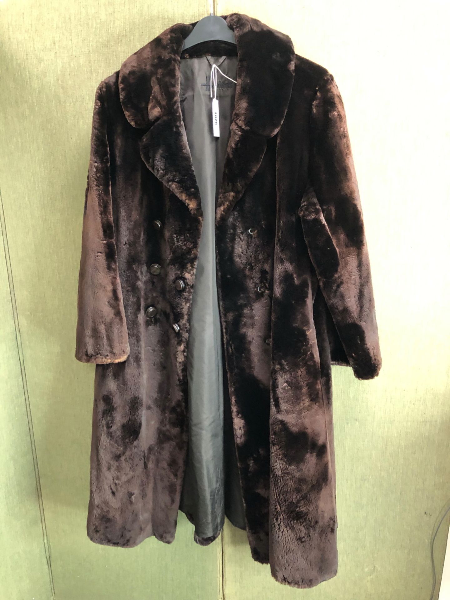 COAT. A HARRODS 3/4 LENGTH FUR COAT. PIT TO PIT 54cm, SHOULDER TO HEM 112cm SHOULDER TO CUFF 61cm.