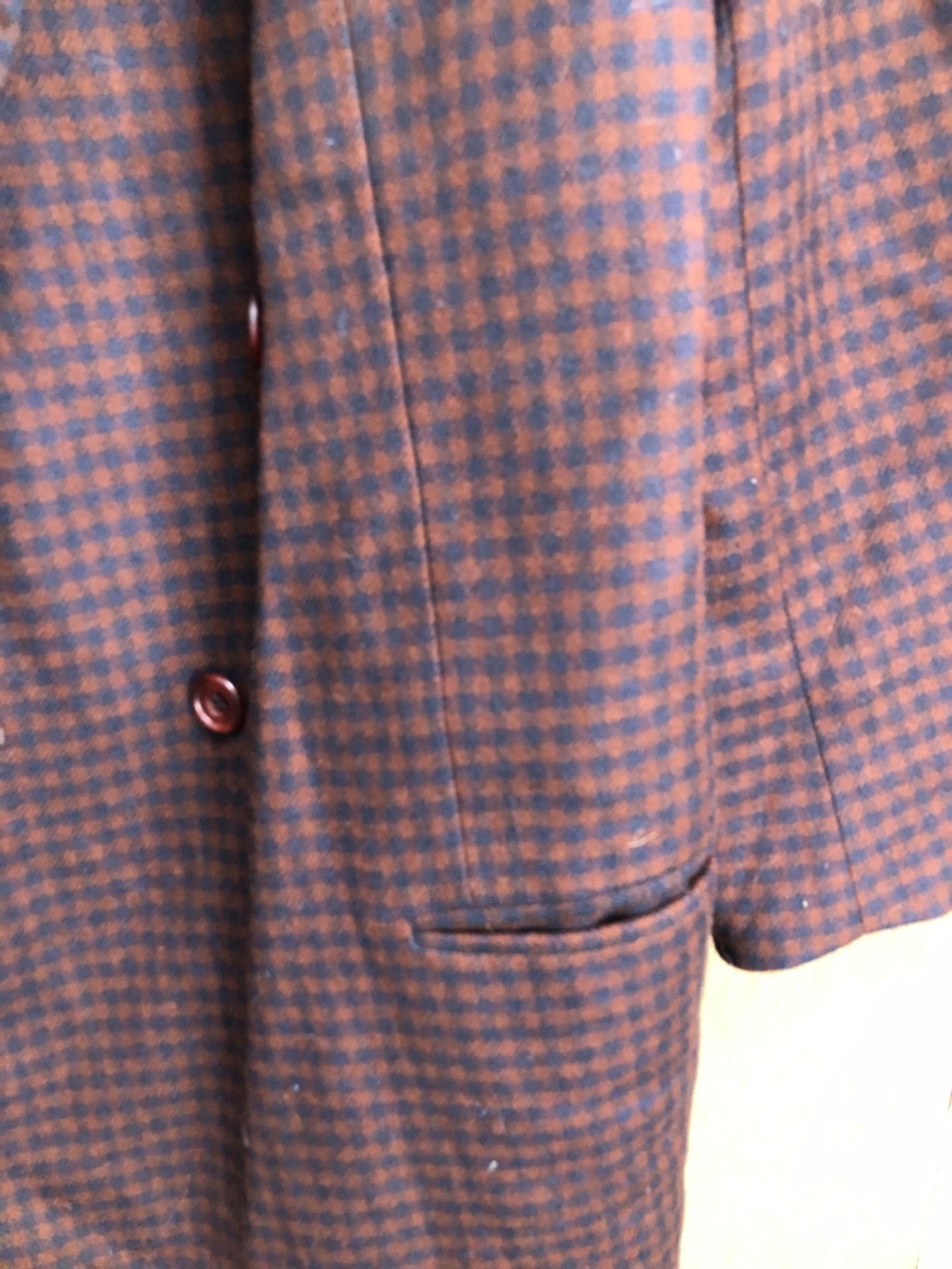 JACKET. HARRY HALL, MADE IN ENGLAND 100% WOOL AND LINED CHECK JACKET PIT TO PIT 43cms, SHOULDER TO - Image 7 of 11