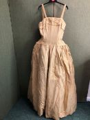 DRESS. A 1950'S? GOLD FULL LENGTH GOWN DRESS WITH BONED BODICE AND NETTED UNDERSKIRT.