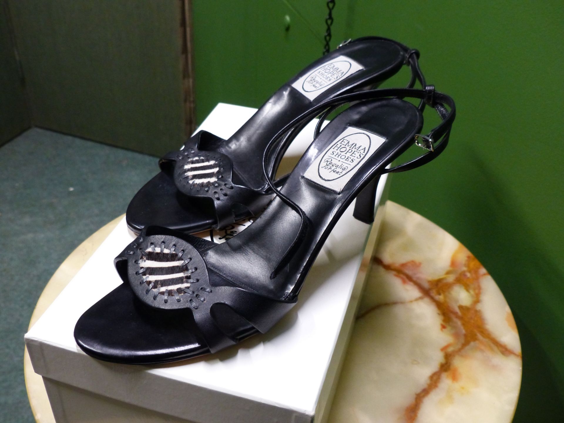 SHOES. EMMA HOPE'S SHOE, REGALIA FOR FEET BLACK LEATHER BUCKLE HEALED SANDALS. SIZE 40 EUR, HEAL - Image 4 of 5