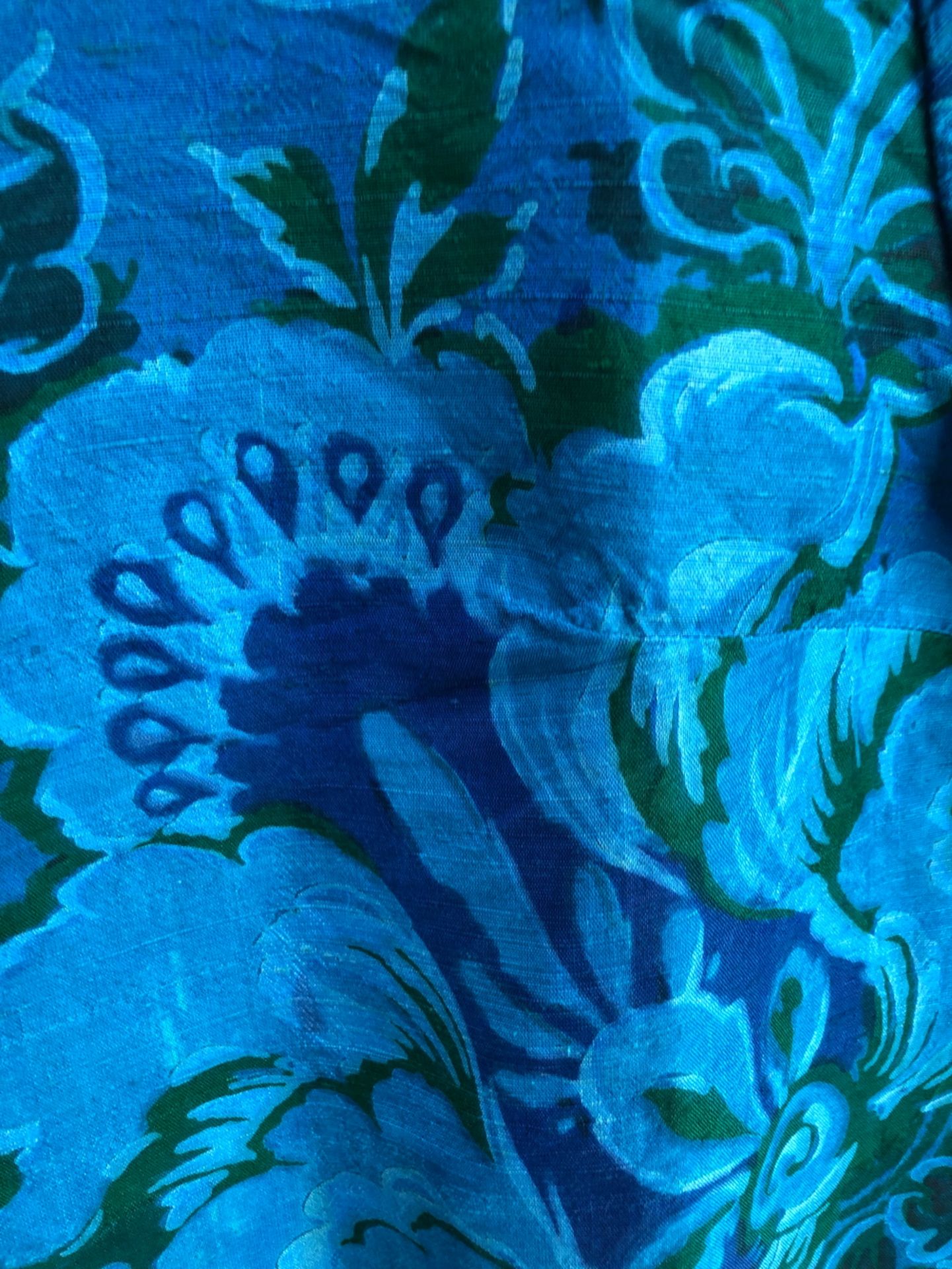 DRESS. A BLUE/GREEN 1967 SILK MINI DRESS MADE IN HONG KONG WITH SILK FROM JIM THOMPSON LENGTH - Image 3 of 7