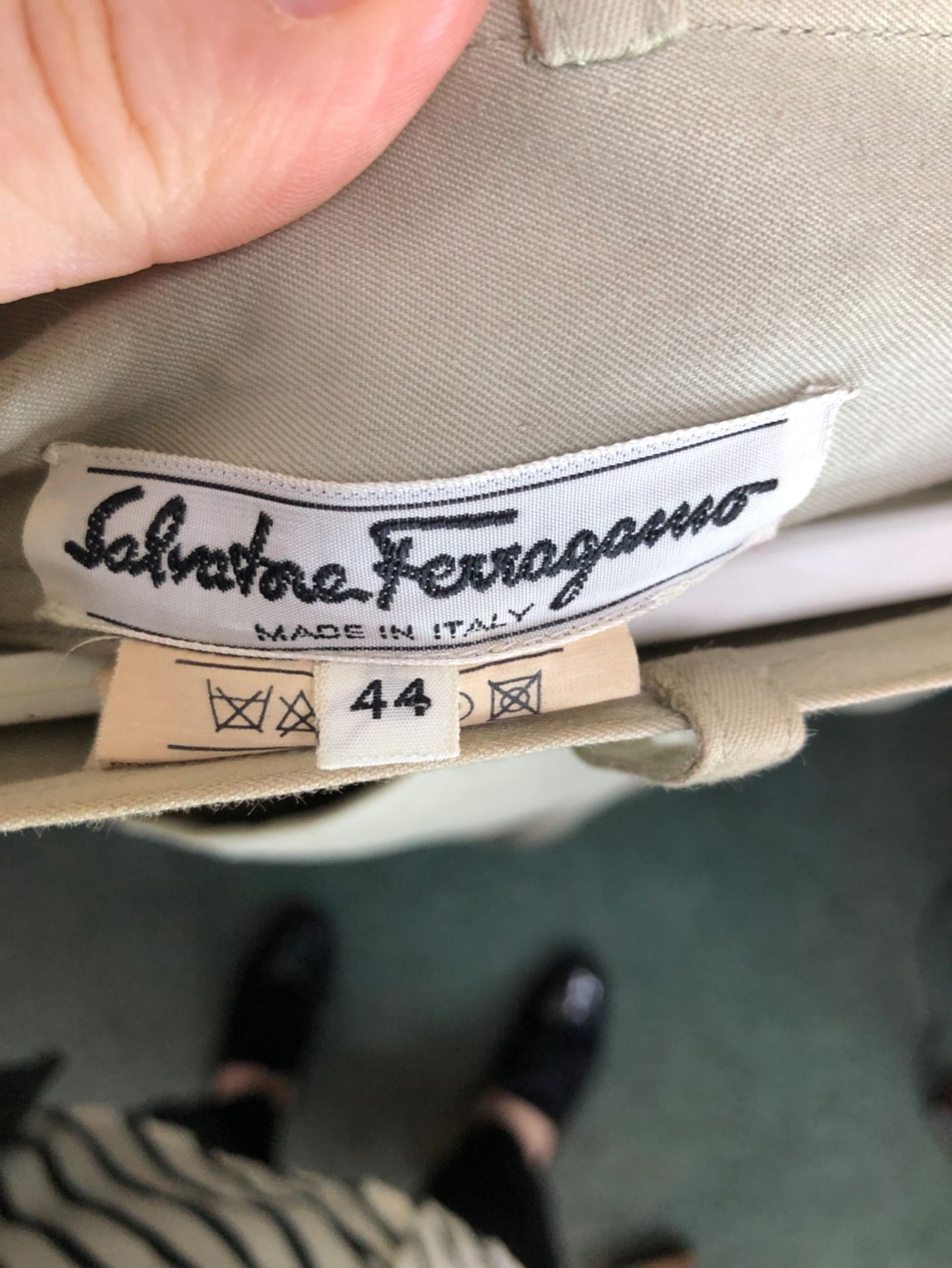 AN ISTANTE ITALY CREAM TROUSER SUIT SIZE 44, TOGETHER WITH A 100% COTTON SALVATORE FERRAGAMO - Image 6 of 13