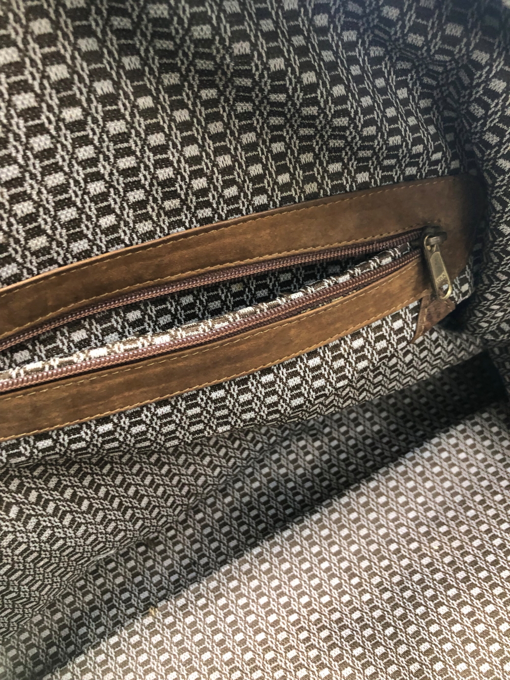 A VERY LARGE PALE BROWN TRAVEL BAG LENGTH 76cm. - Image 13 of 20