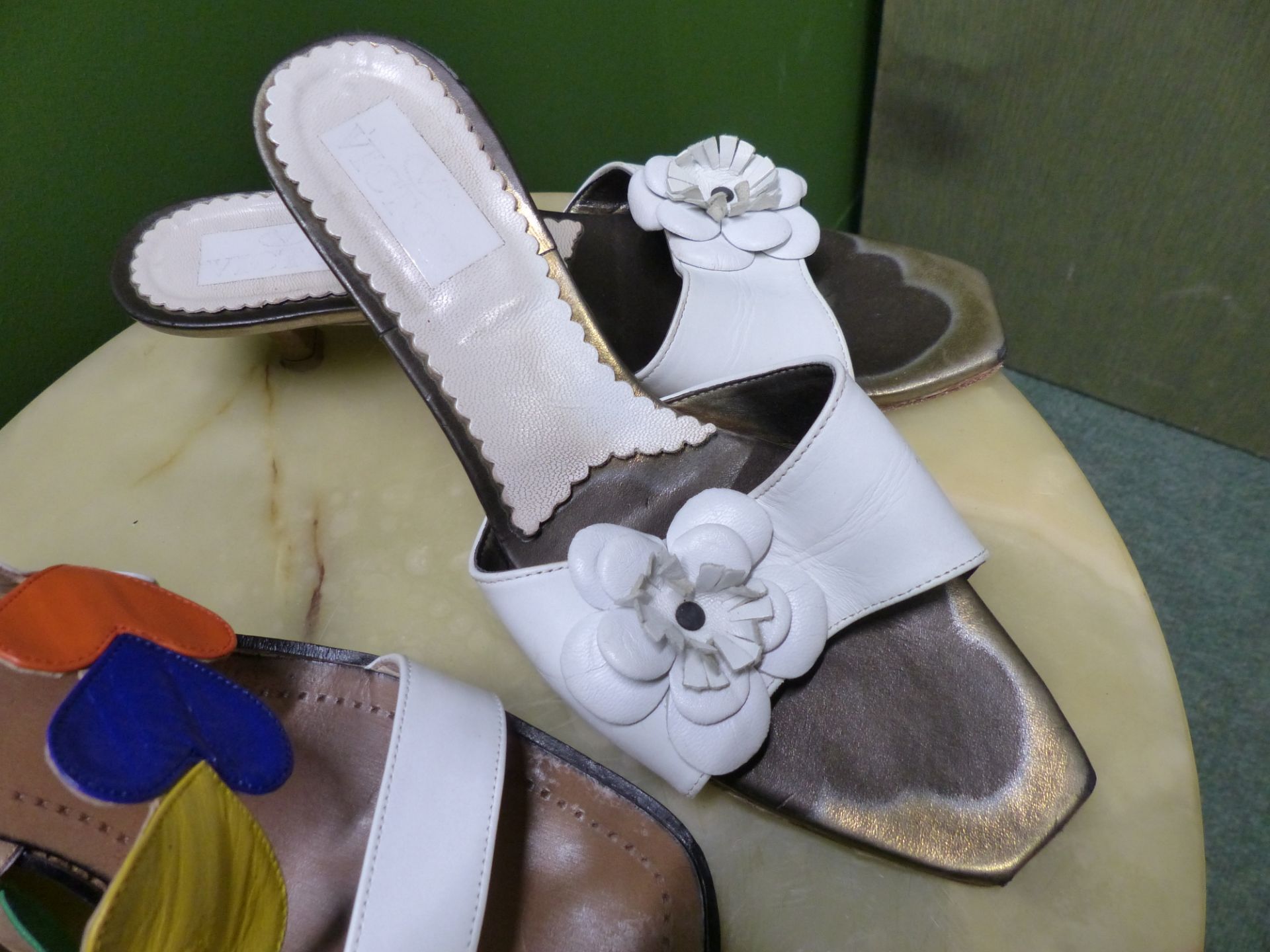 SHOES. PORTO ROTONDO OPEN TOE SANDALS EUR SIZE 40. VICTOR WHITE SANDALS EUR SIZE 40 - Image 3 of 8