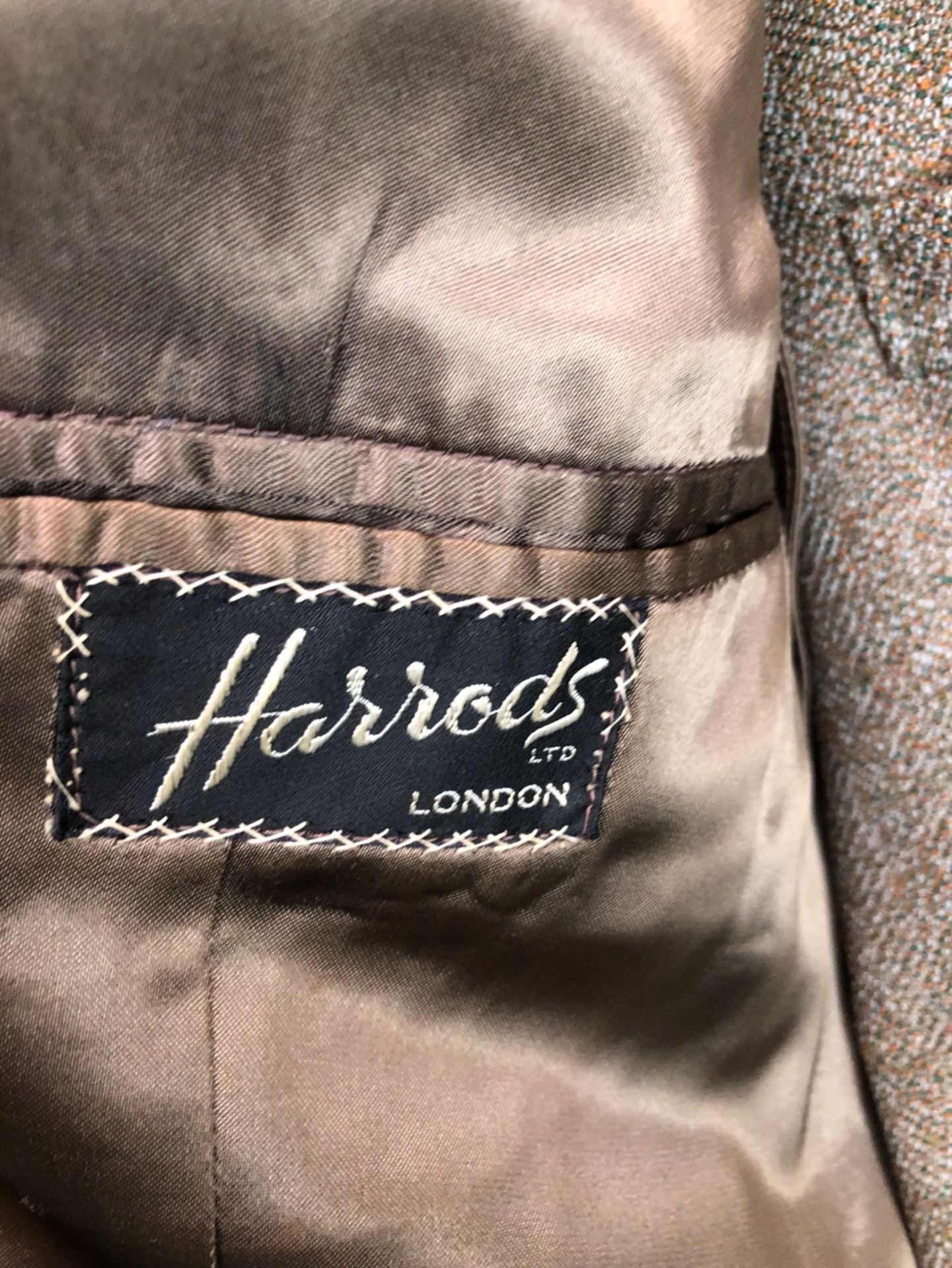 A HARRODS LTD LONDON GENTS SUIT JACKET WITH MATCHING THE MAN'S SHOP HARRODS WAISTCOAT, AND A FURTHER - Bild 2 aus 15