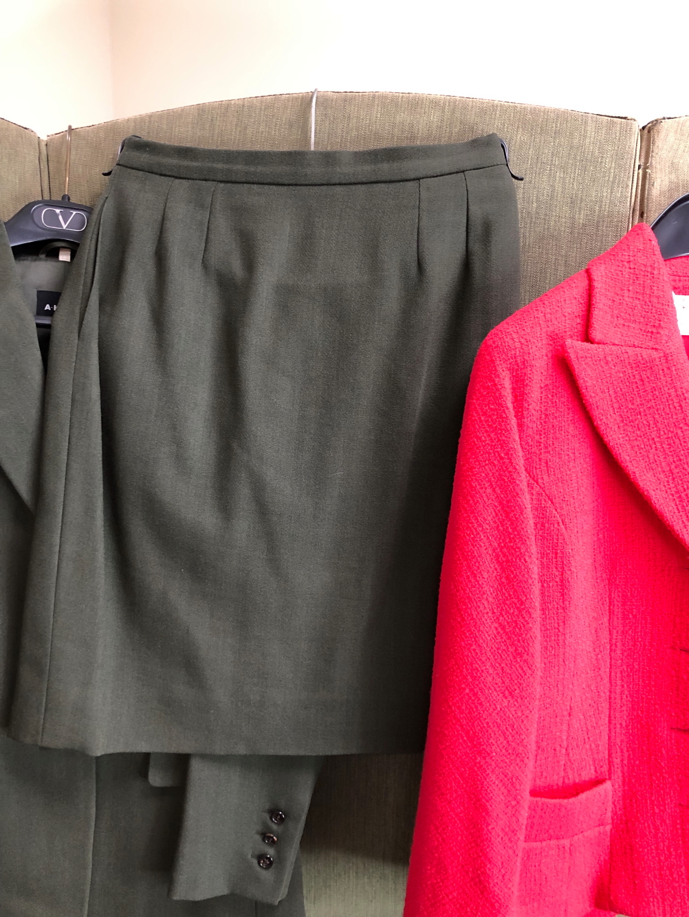 TWO LADIES SKIRT AND BLAZER SUITS TO INCLUDE, A FOREST GREEN AKRIS CLUB SIZE US 8 AND A RED FRENCH - Image 4 of 6