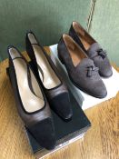 SHOES: A PAIR OF UNUTZER BROWN LEATHER AND SUEDE HEELS SIZE EU 40, TOGETHER WITH A PAIR OF TOKIM