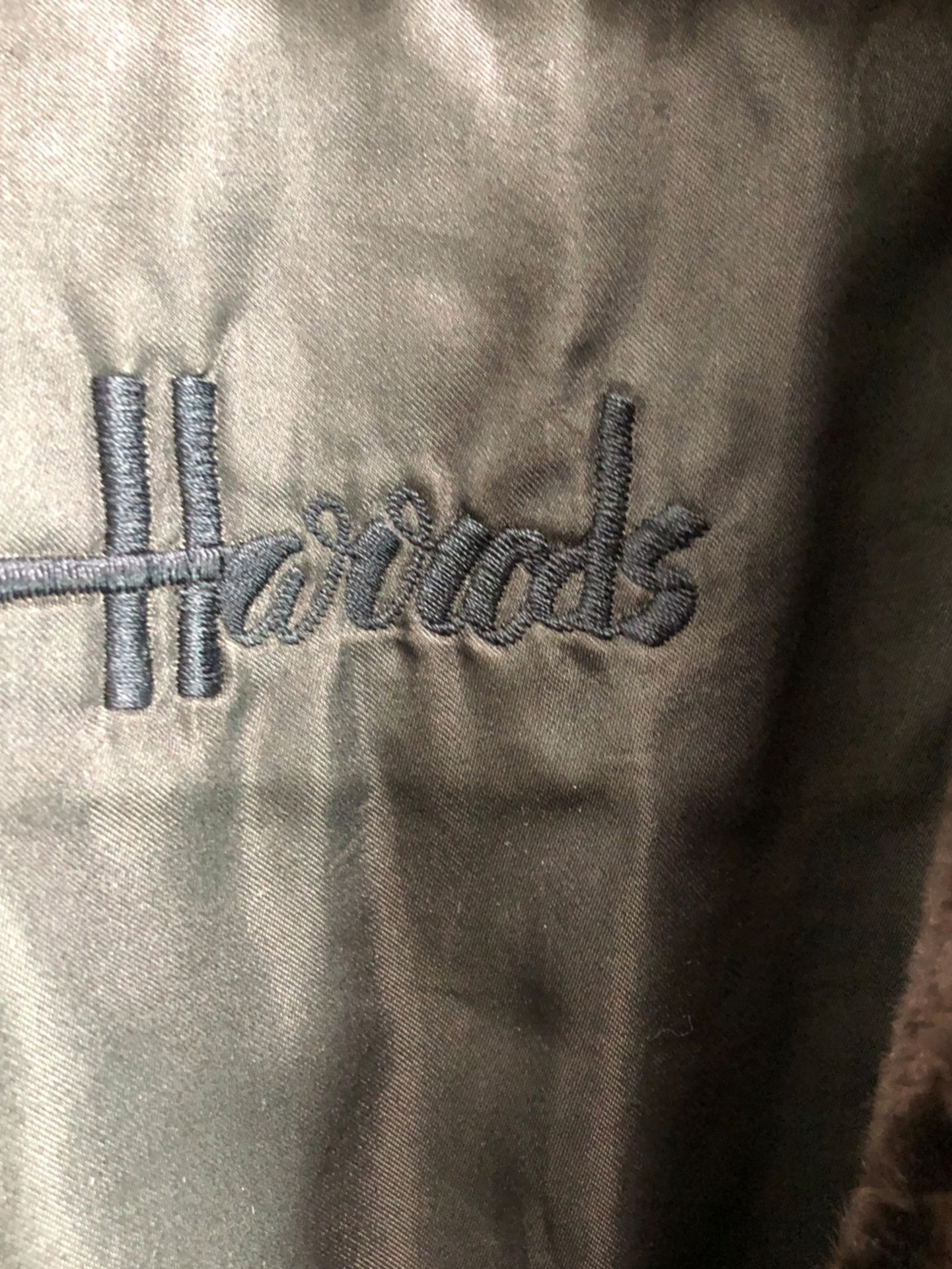 COAT. A HARRODS 3/4 LENGTH FUR COAT. PIT TO PIT 54cm, SHOULDER TO HEM 112cm SHOULDER TO CUFF 61cm. - Image 2 of 8