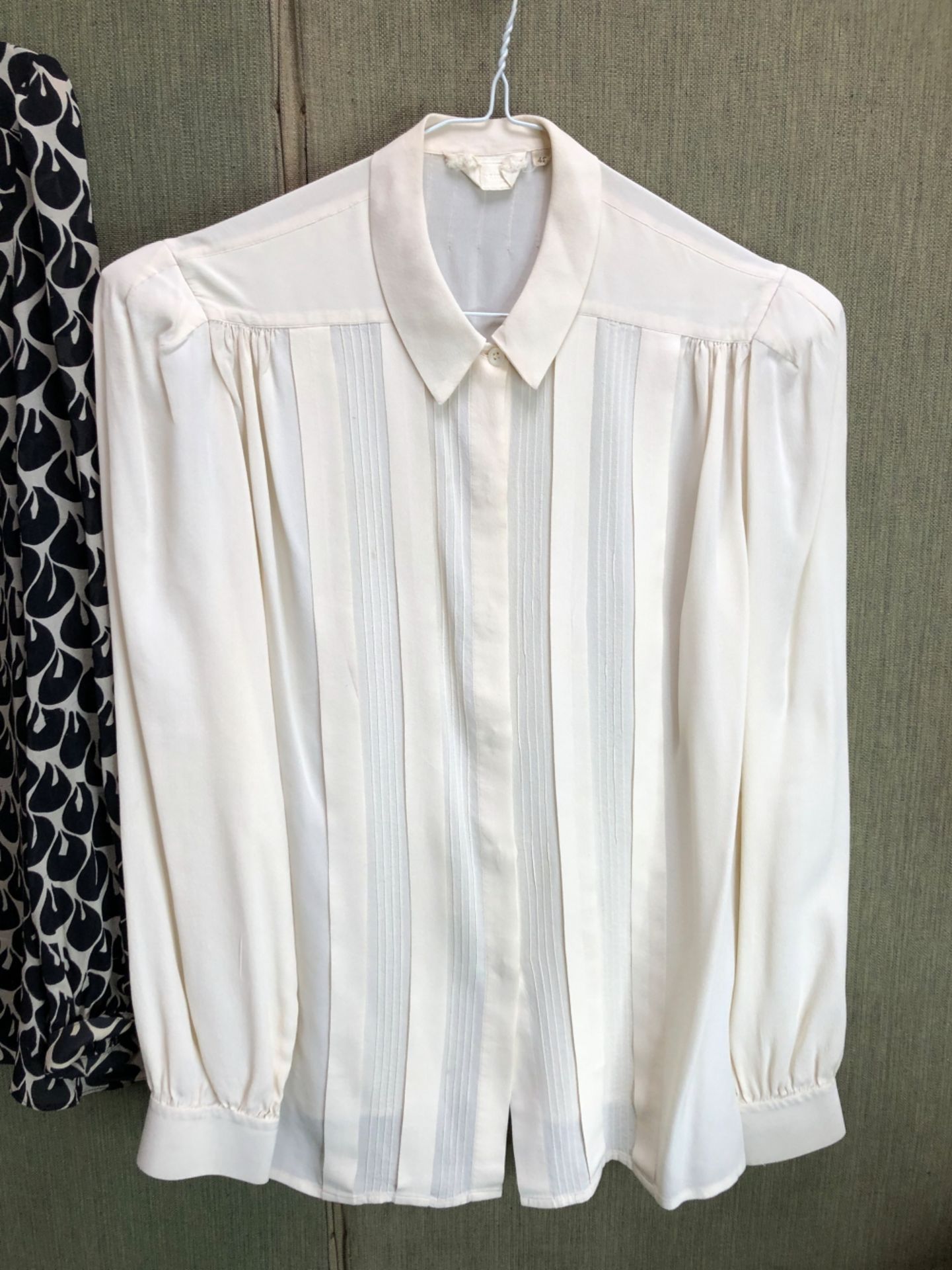 TWO ANTINO FUSCO LONG SLEEVED LIGHT WEIGHT BLOUSE, A AKRIS CLUB BUTTON BACK BLOUSE, A ITALIAN - Image 10 of 13