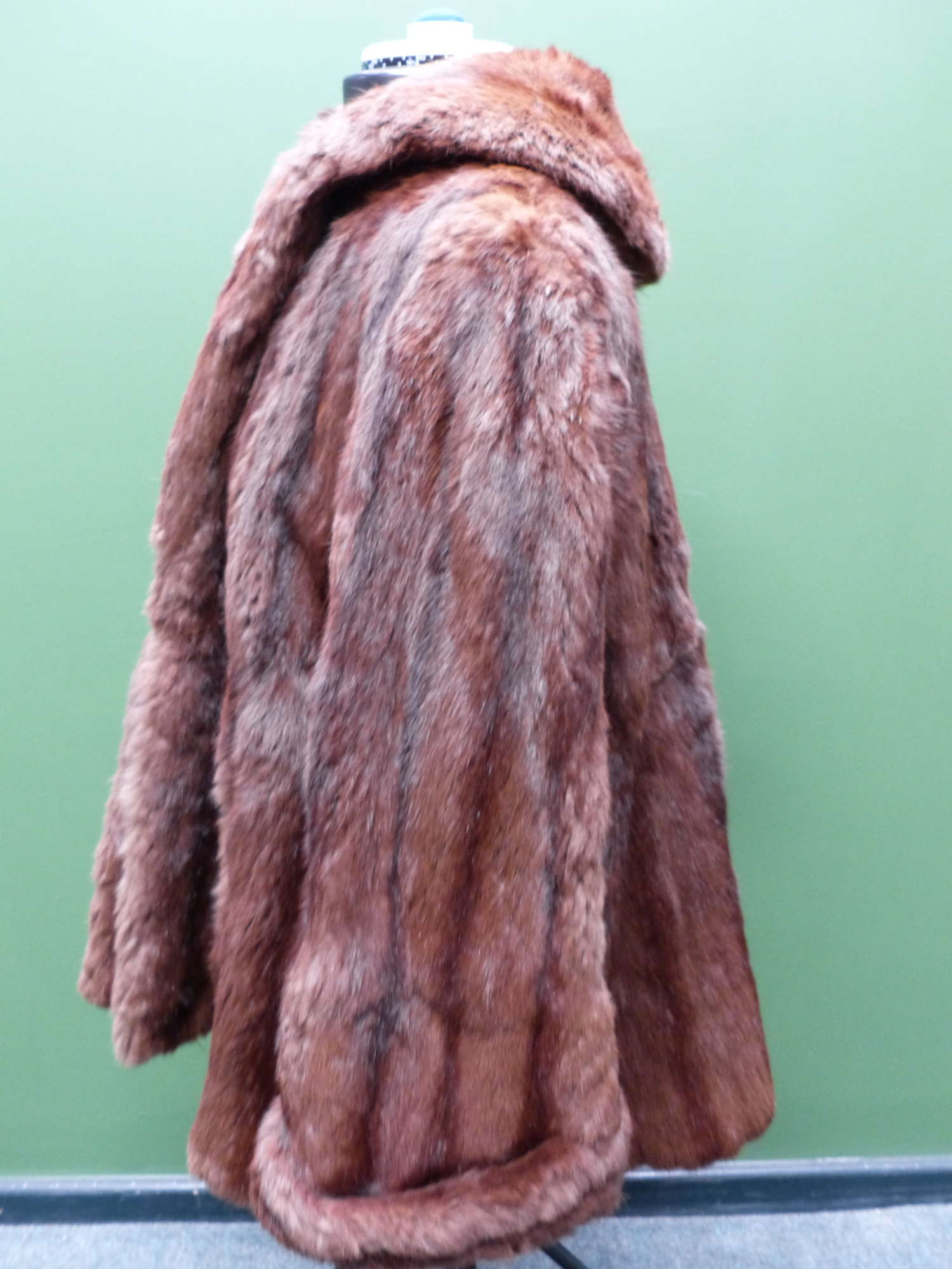 COAT. CREATED BY L.P. LAZARE & CO LIMITED MONTREAL. SHOULDER TO CUFF 58cm. SHOULDER TO HEM 74cm. PIT - Image 2 of 13