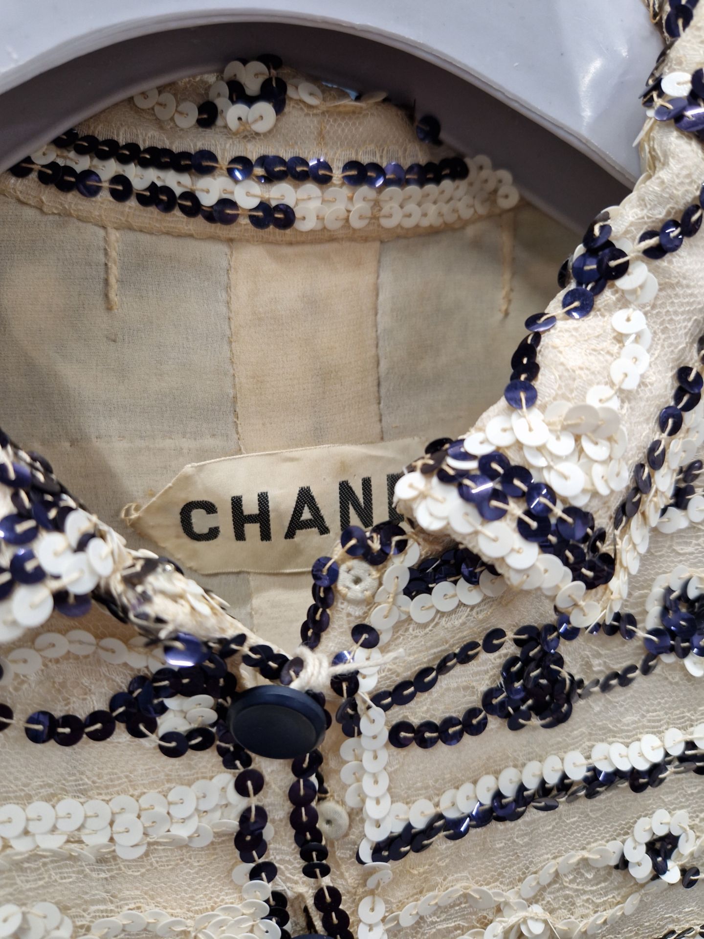 VINTAGE 1970's CHANEL HAUTE COUTURE EMBELLISHED SILK NAVY AND CREAM JACKET. PIT TO PIT 44.5cm - Image 13 of 31