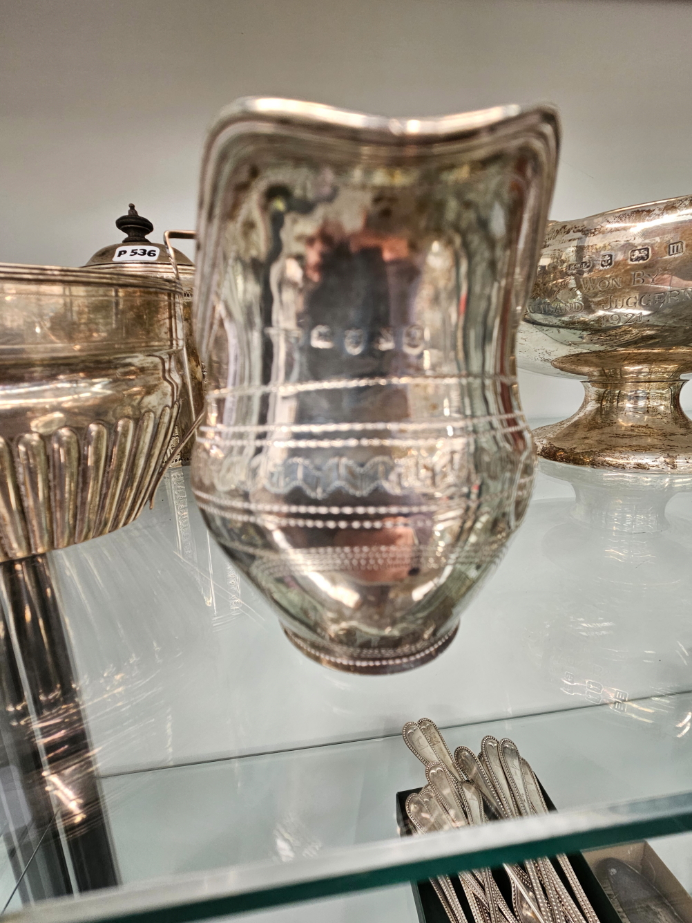 A GEORGIAN SILVER TEAPOT, A CREAMER AND A LARGE SUGAR BOWL. - Image 5 of 20