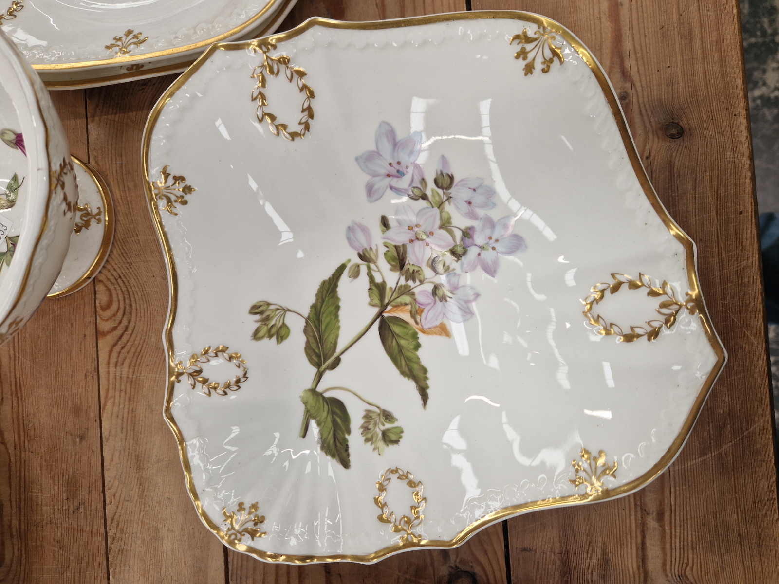 A FINE EARLY 19th C. PORCELAIN DESSERT SERVICE, HAND PAINTED WITH NAMED FLORAL BOTANICAL SPECIMENS - Image 13 of 58