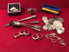 A GROUP OF VARIOUS SILVER COINS, TEASPOONS JEWELLERY ETC