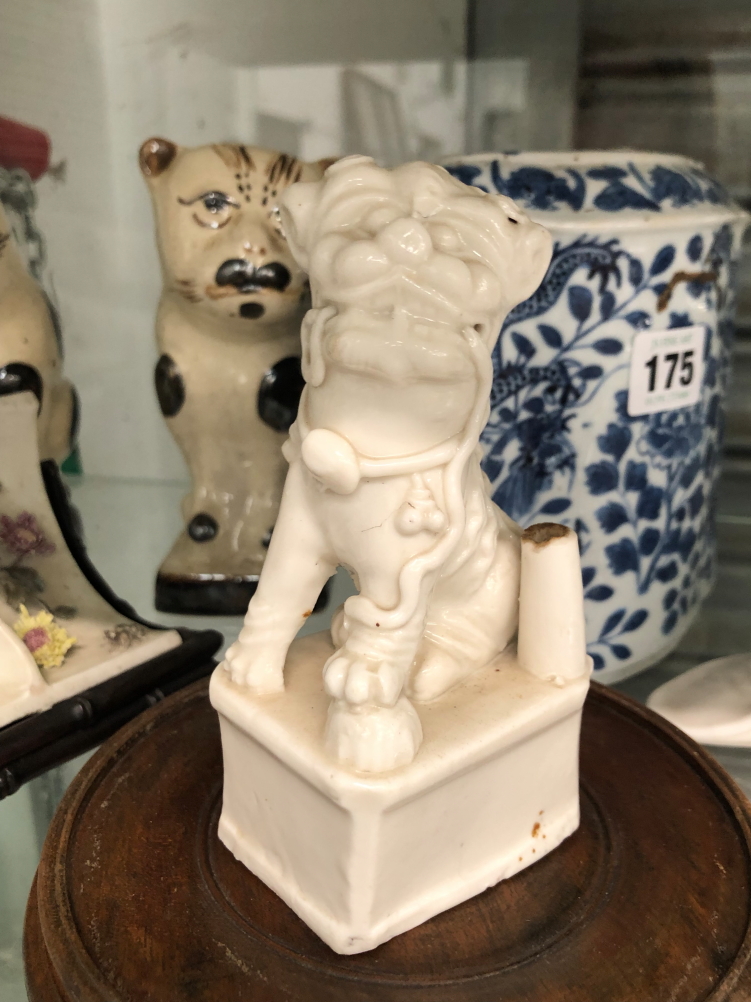 TWO BLANC DE CHINE GUANYIN FIGURES, A PAIR OF LIONS, A PAIR OF CIZHOU CATS, TWO WOOD STANDS AND A - Image 8 of 10