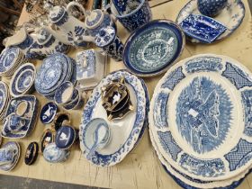 BLUE AND WHITE CERAMICS, TO INCLUDE WARES BY MASONS AND OTHERS