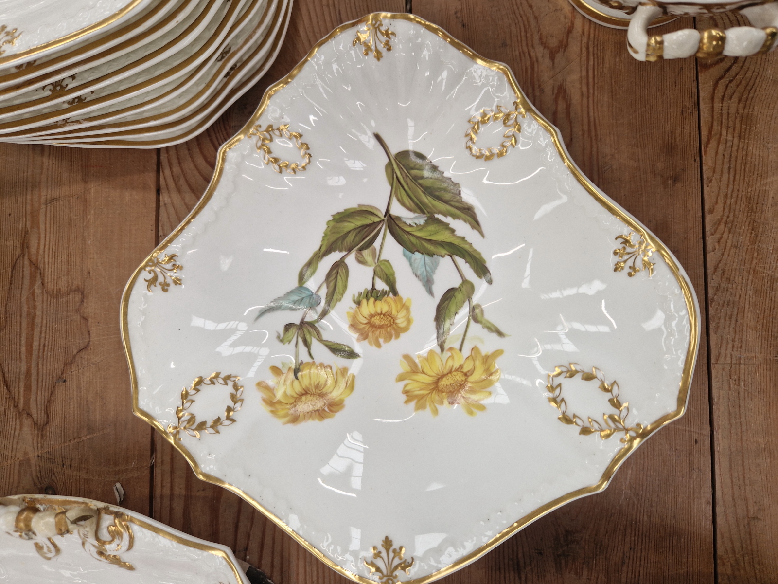 A FINE EARLY 19th C. PORCELAIN DESSERT SERVICE, HAND PAINTED WITH NAMED FLORAL BOTANICAL SPECIMENS - Image 11 of 58