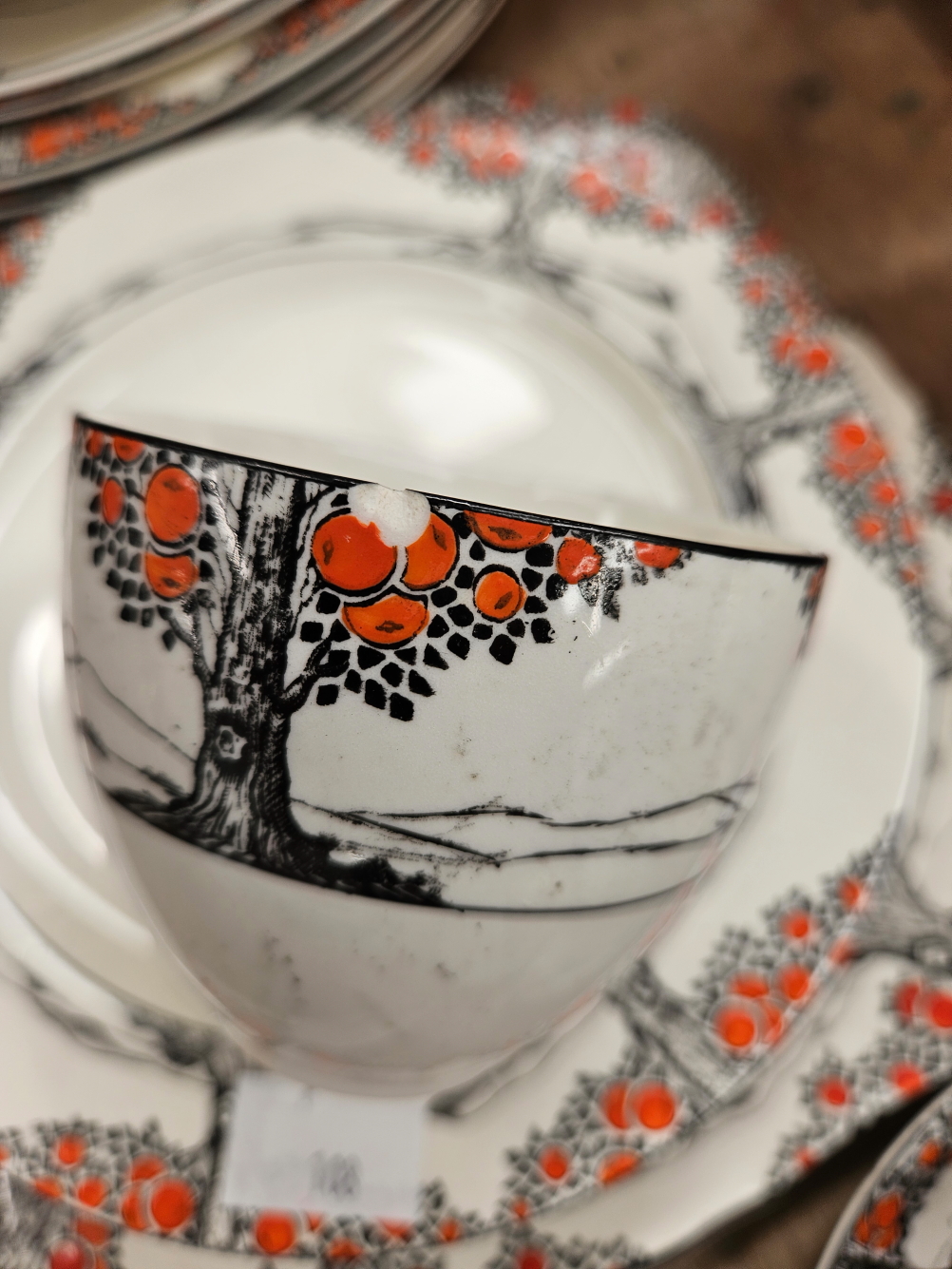 A CROWN DUCAL BREAKFAST SERVICE, CROWN DEVON ORANGE COFFEE CANS, MISCELLANEOUS GLASS AND A BOXED - Image 2 of 6