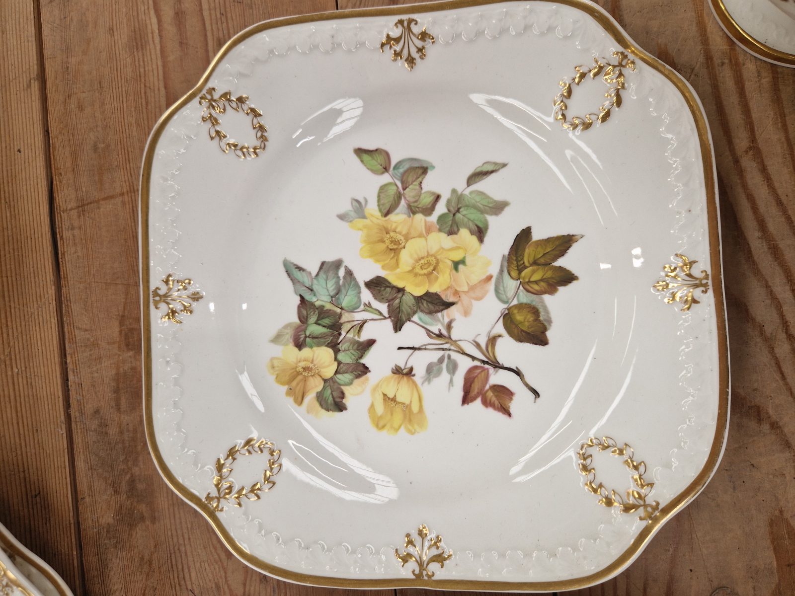 A FINE EARLY 19th C. PORCELAIN DESSERT SERVICE, HAND PAINTED WITH NAMED FLORAL BOTANICAL SPECIMENS - Image 18 of 58