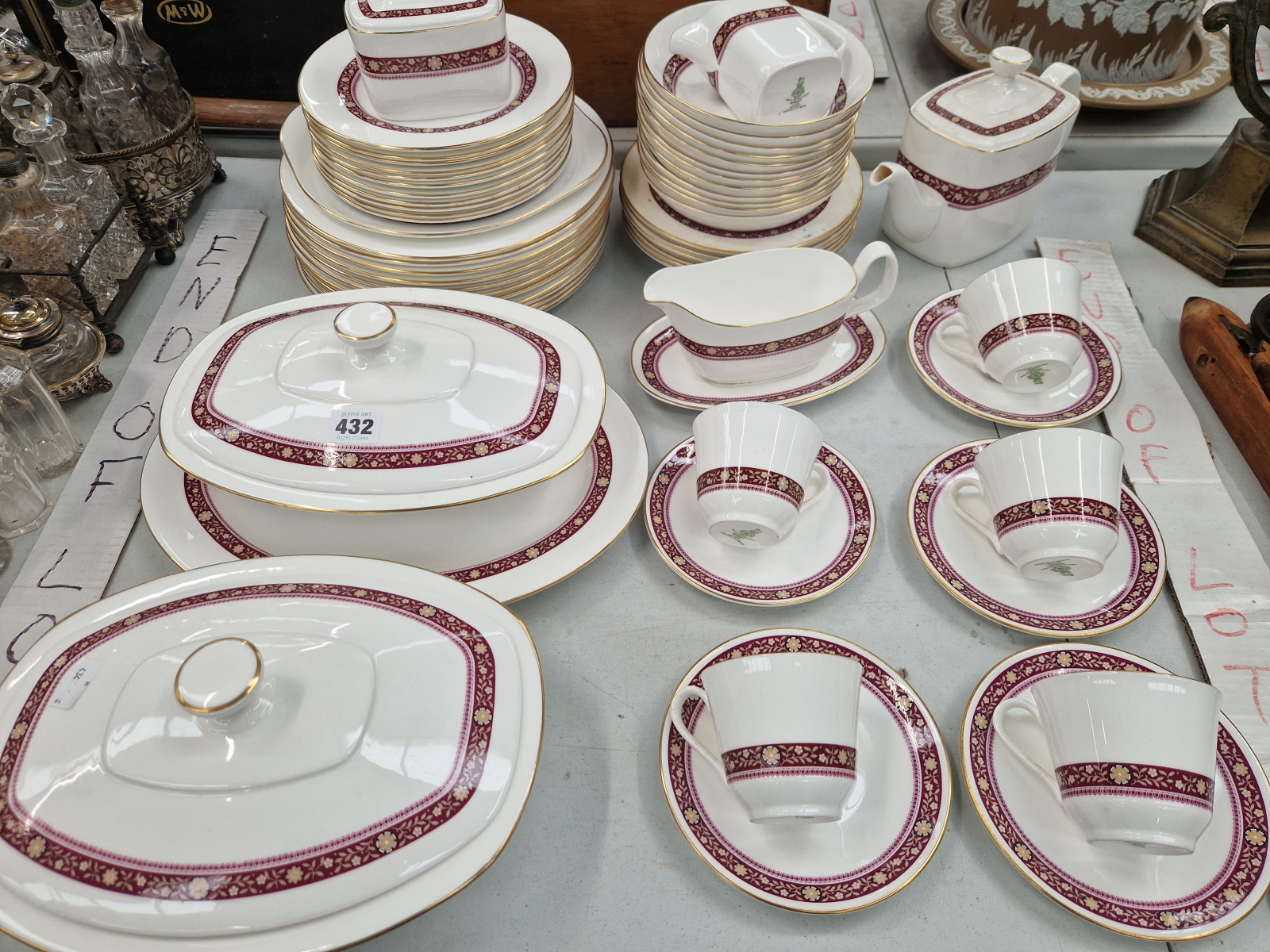 A DOULTON MINUET PATTERN TEA AND DINNER SERVICE