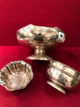 A HALLMARKED SILVER TROPHY BOWL AND TWO SMALLER BOWLS