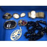 ANTIQUE AND LATER JEWELLERY CONTAINED IN AN INLAID WOODEN CASE TO INCLUDE CAMEO BRACELET, BLACK