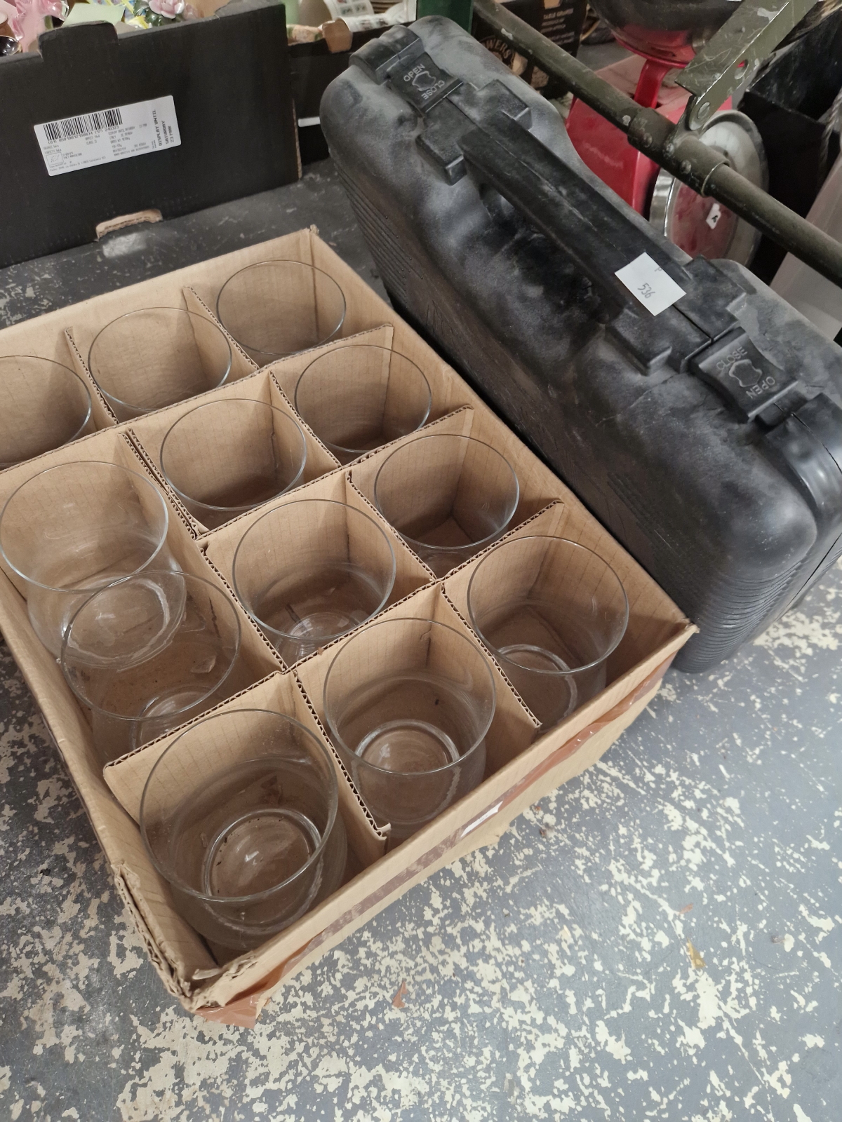 A HIGEAR CASED GAS RING TOGETHER WITH A SET OF GLASS TUMBLERS