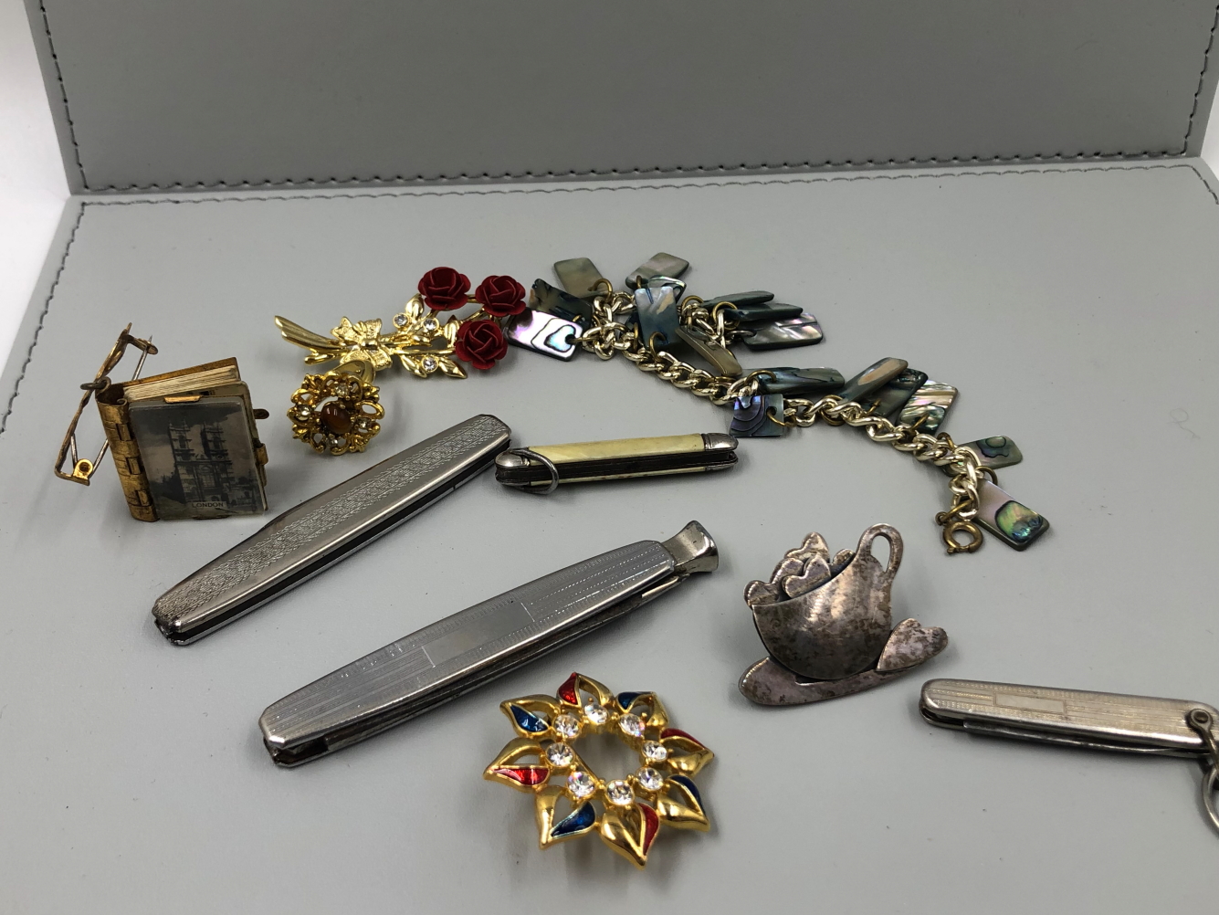 COSTUME JEWELLEY AND COLLECTABLES TO INCLUDE A SILVER ST CHRISTOPHER AND CRUCIFIX WITH CHAIN, - Image 2 of 2