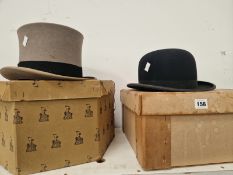 A BOXED 7 1/4 SIZED GREY TOP HAT TOGETHER WITH A BOXED BLACK BOWLER HAT