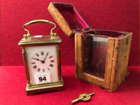 A BRASS CASED CARRIAGE CLOCK WITH A OUTER LEATHER CASE.