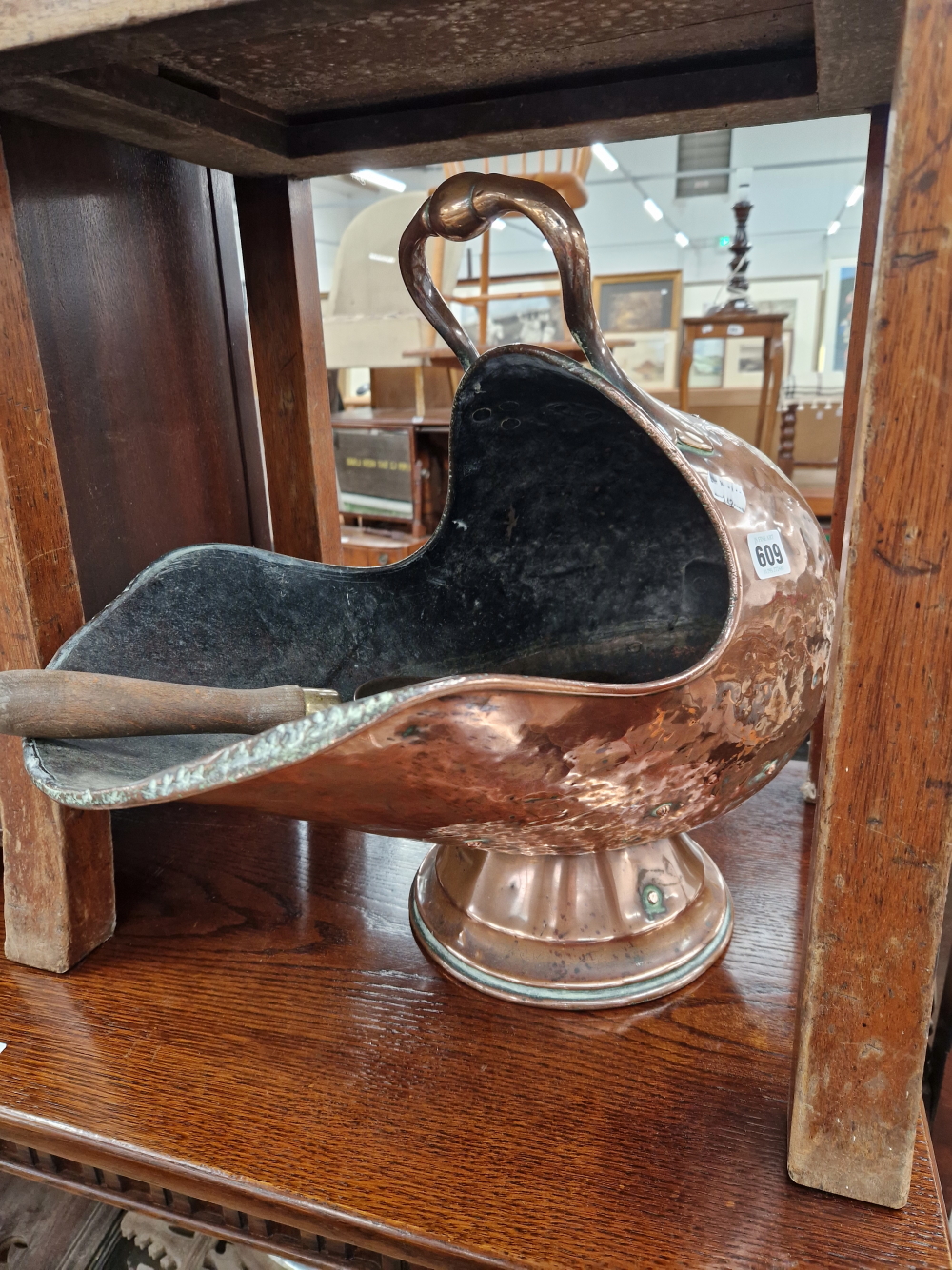 A COPPER COAL SCUTTLE WITH SHOVEL AND TOGETHER WITH A COPPER PLANTER WITH FOUR IRON SUSPENSION BARS