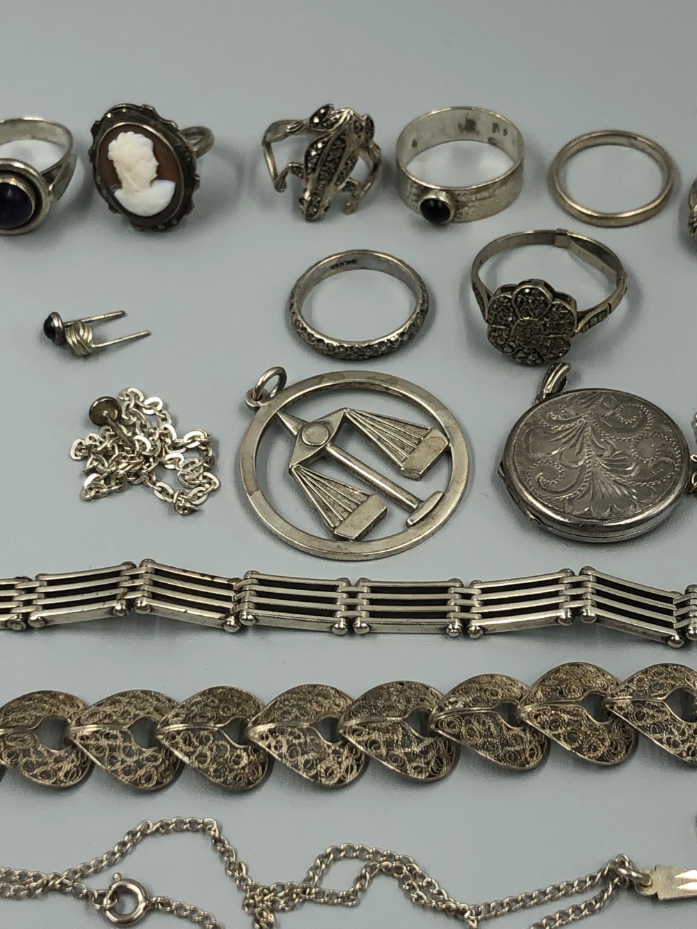 A COLLECTION OF STERLING AND CONTINENTAL SILVER JEWELLERY SOME WITH HALLMARKS TO INCLUDE A INGOT, - Image 5 of 5