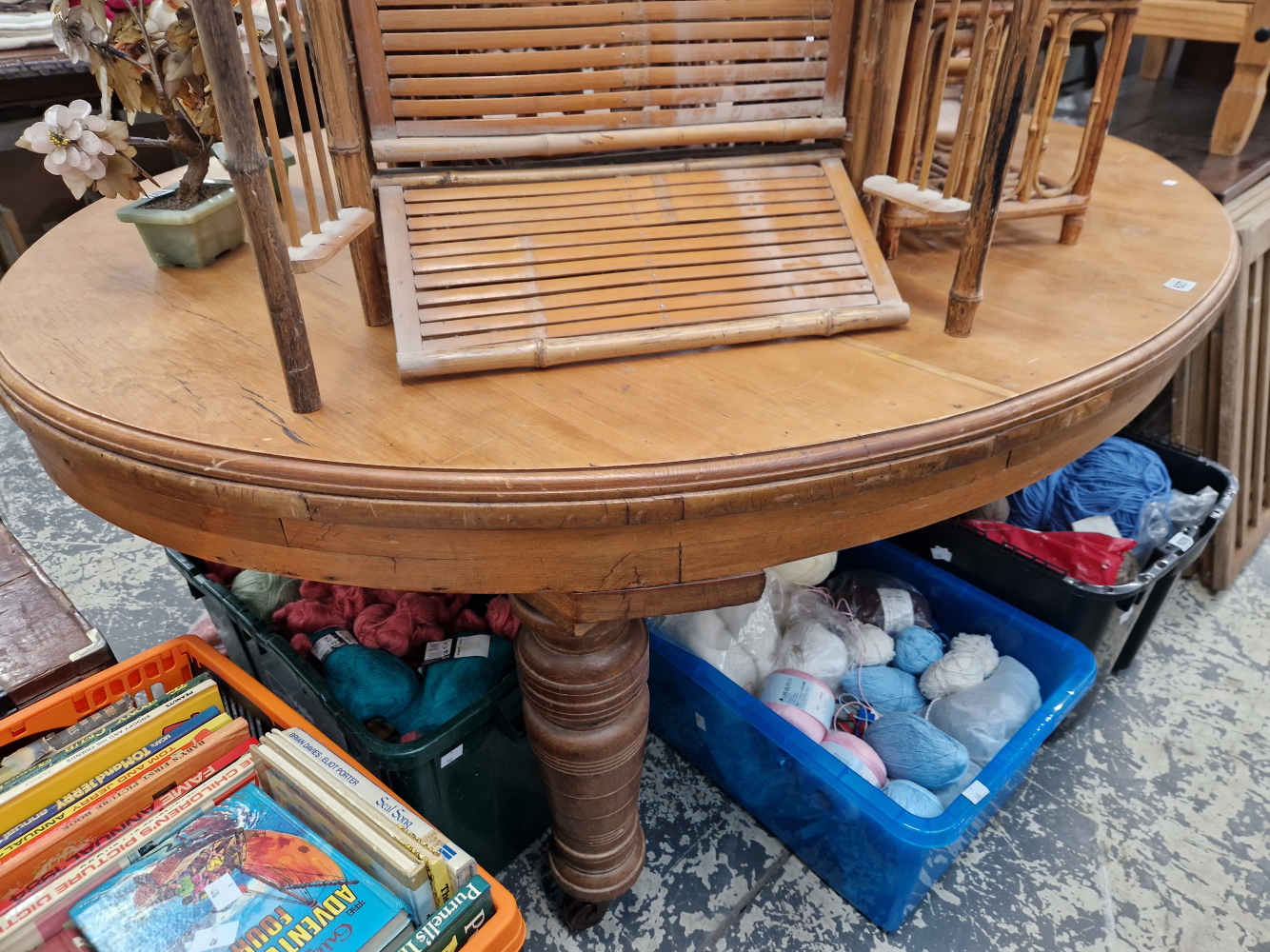 A VICTORIAN PINE OVAL TOPPED DINING TABLE