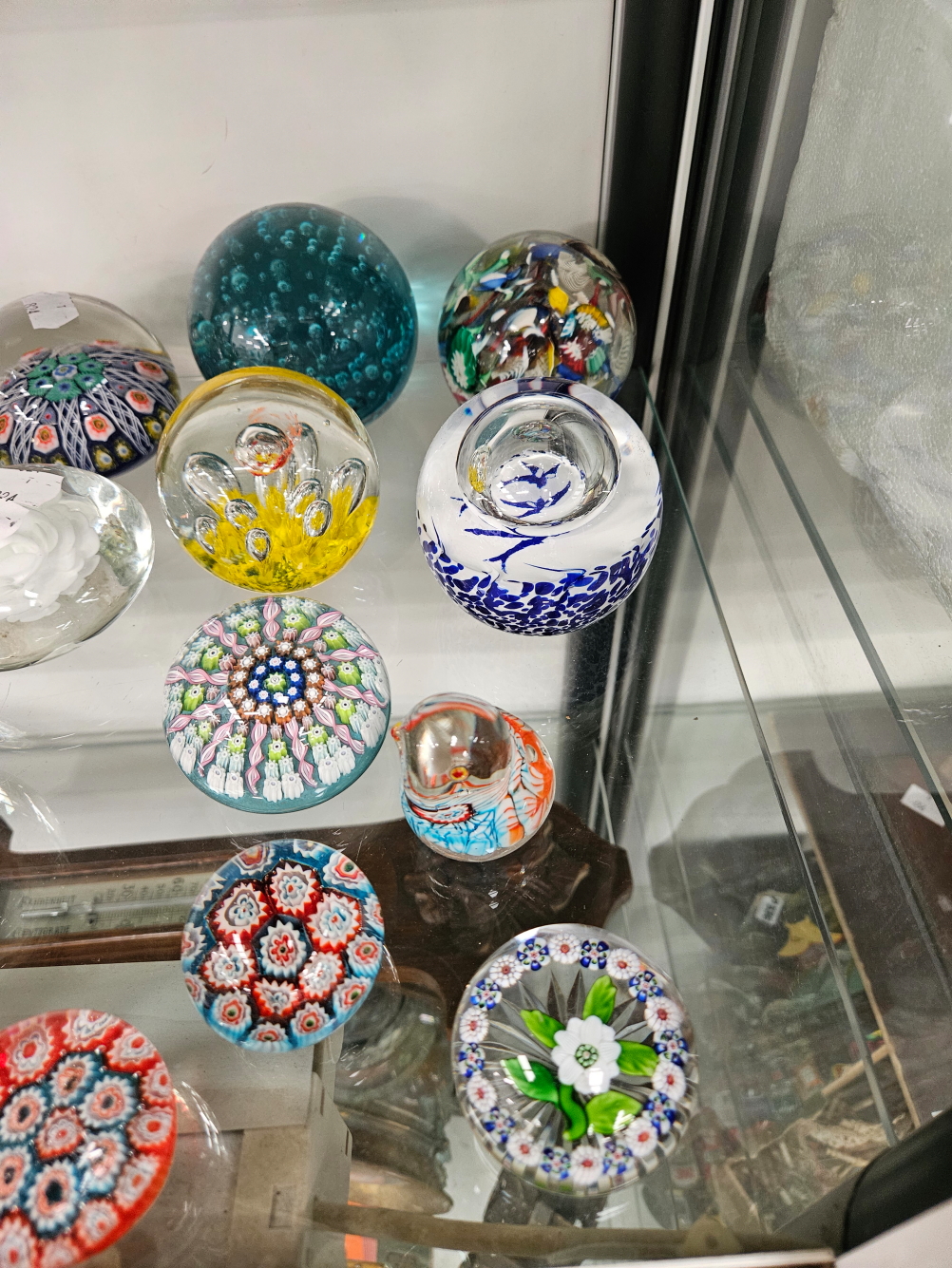 A COLLECTION OF MILLEFIORE AND OTHER GLASS PAPERWEIGHTS - Image 6 of 9