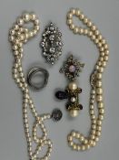 AN ANTIQUE PASTE BROOCH IN A SILVER SETTING, TOGETHER WITH TWO FURTHER COSTUME BROOCHES, AND A