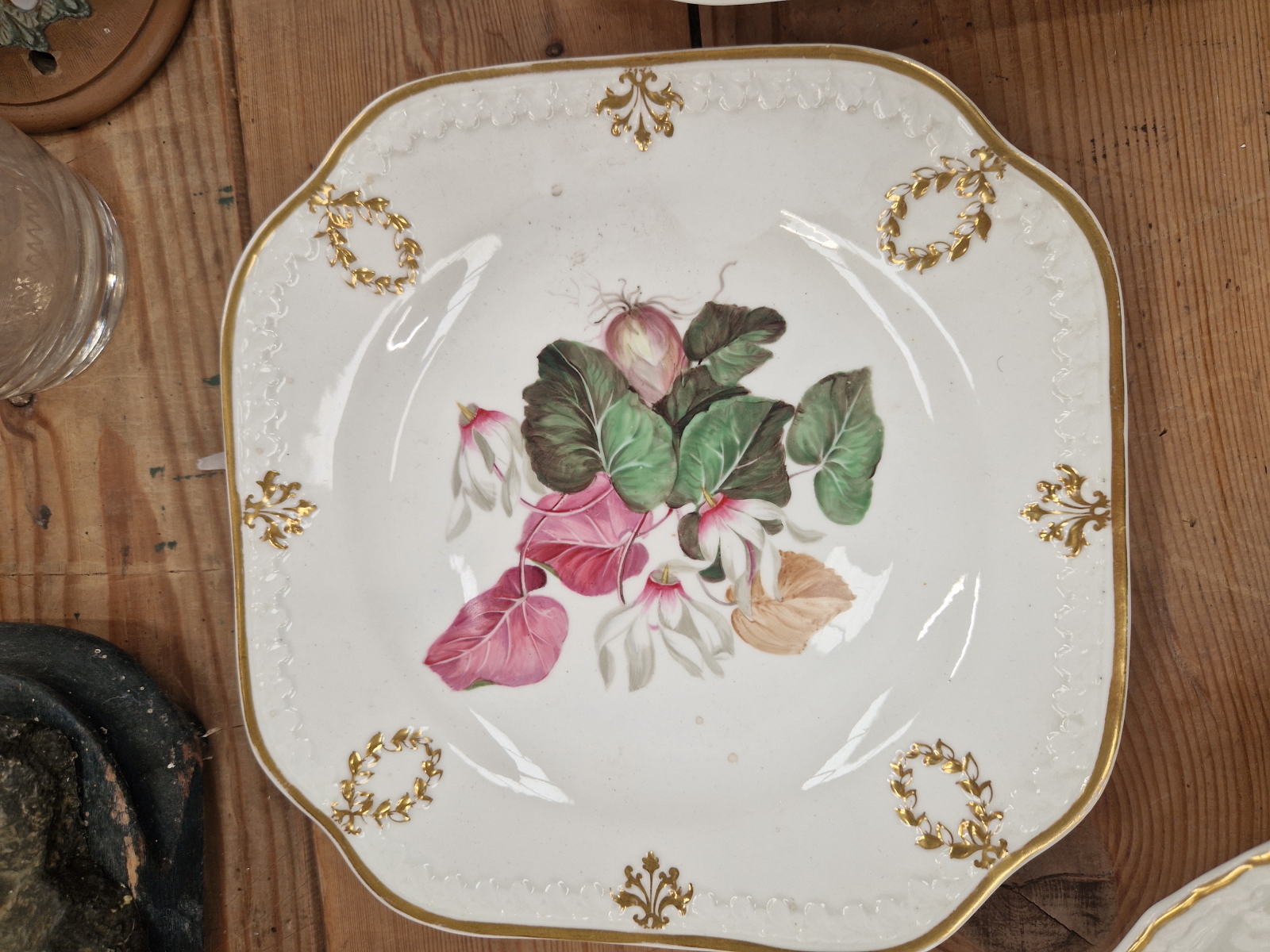 A FINE EARLY 19th C. PORCELAIN DESSERT SERVICE, HAND PAINTED WITH NAMED FLORAL BOTANICAL SPECIMENS - Image 30 of 58