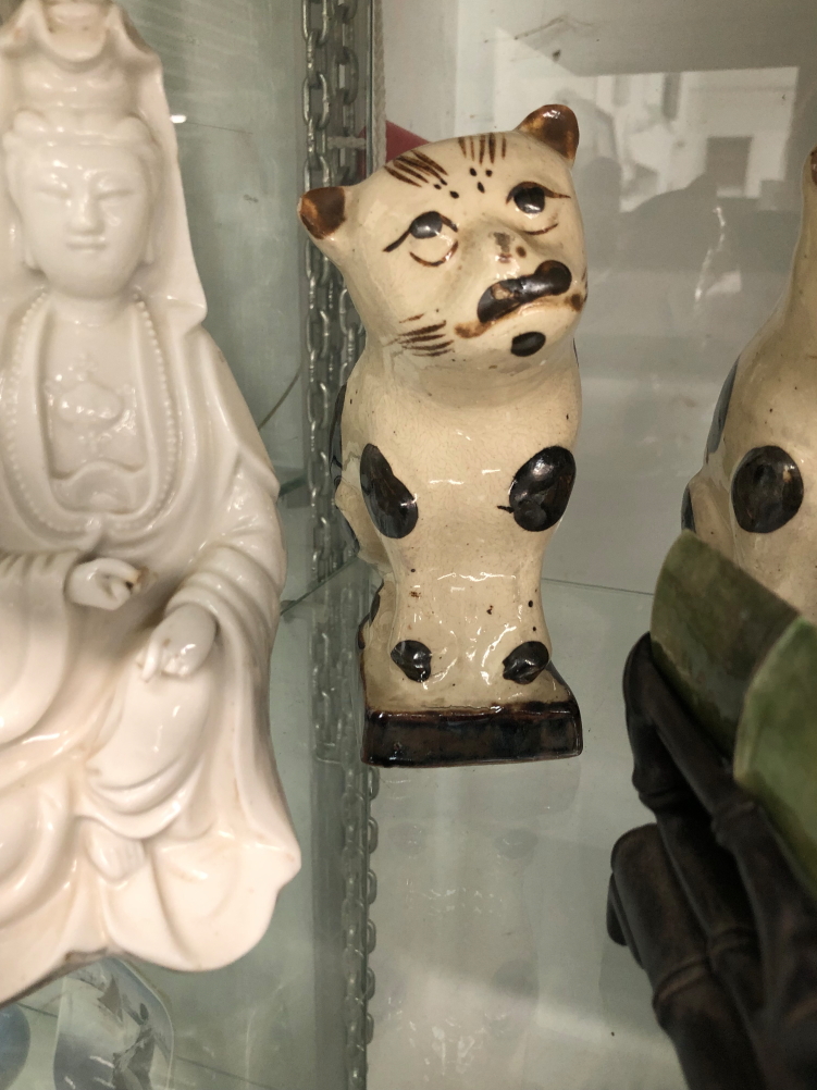 TWO BLANC DE CHINE GUANYIN FIGURES, A PAIR OF LIONS, A PAIR OF CIZHOU CATS, TWO WOOD STANDS AND A - Image 5 of 10